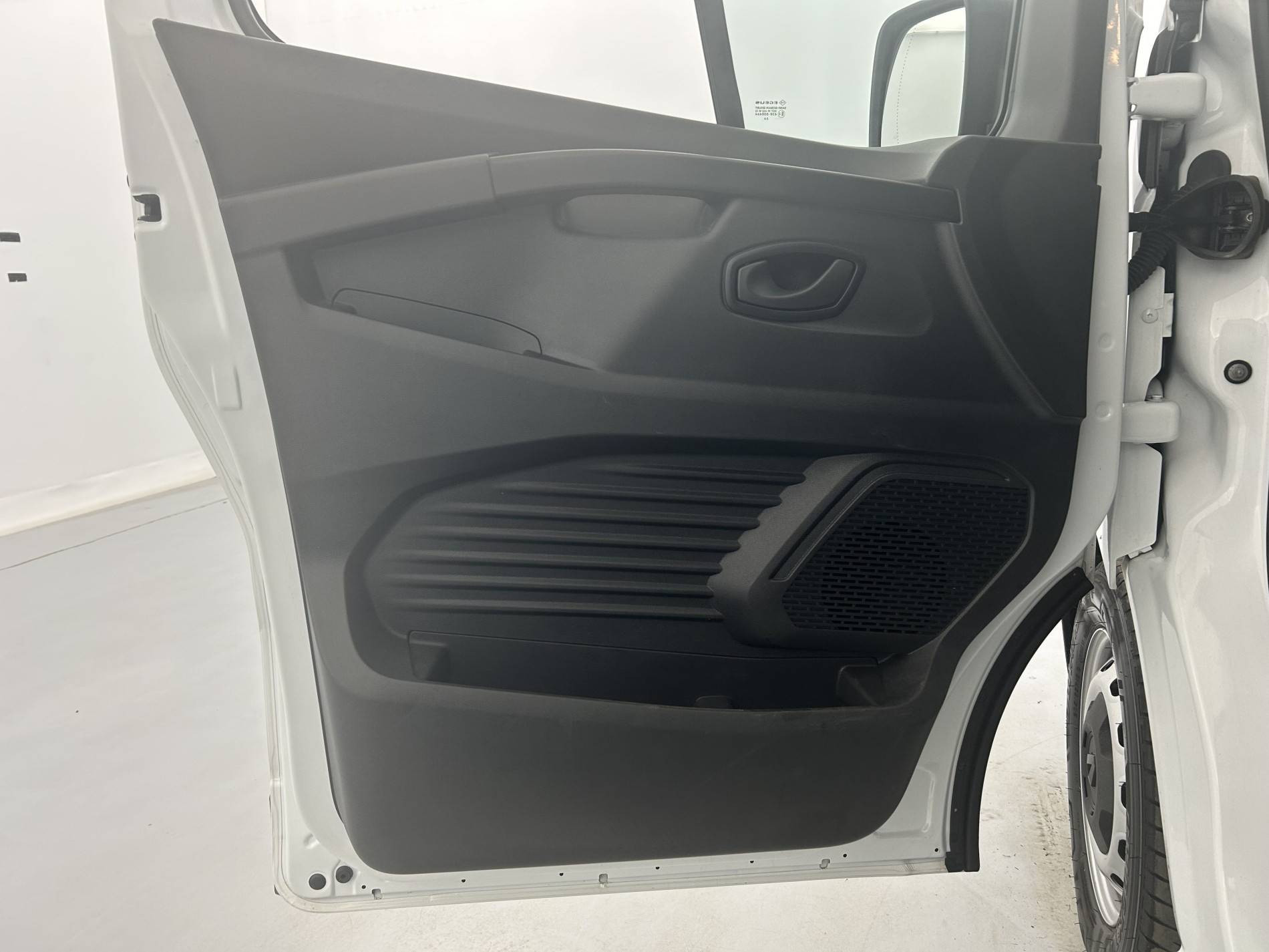 Vente en ligne Renault Trafic 3 Fourgon TRAFIC FG BLUE DCI 130 L1H1 3T GSR2 au prix de 23 990 €