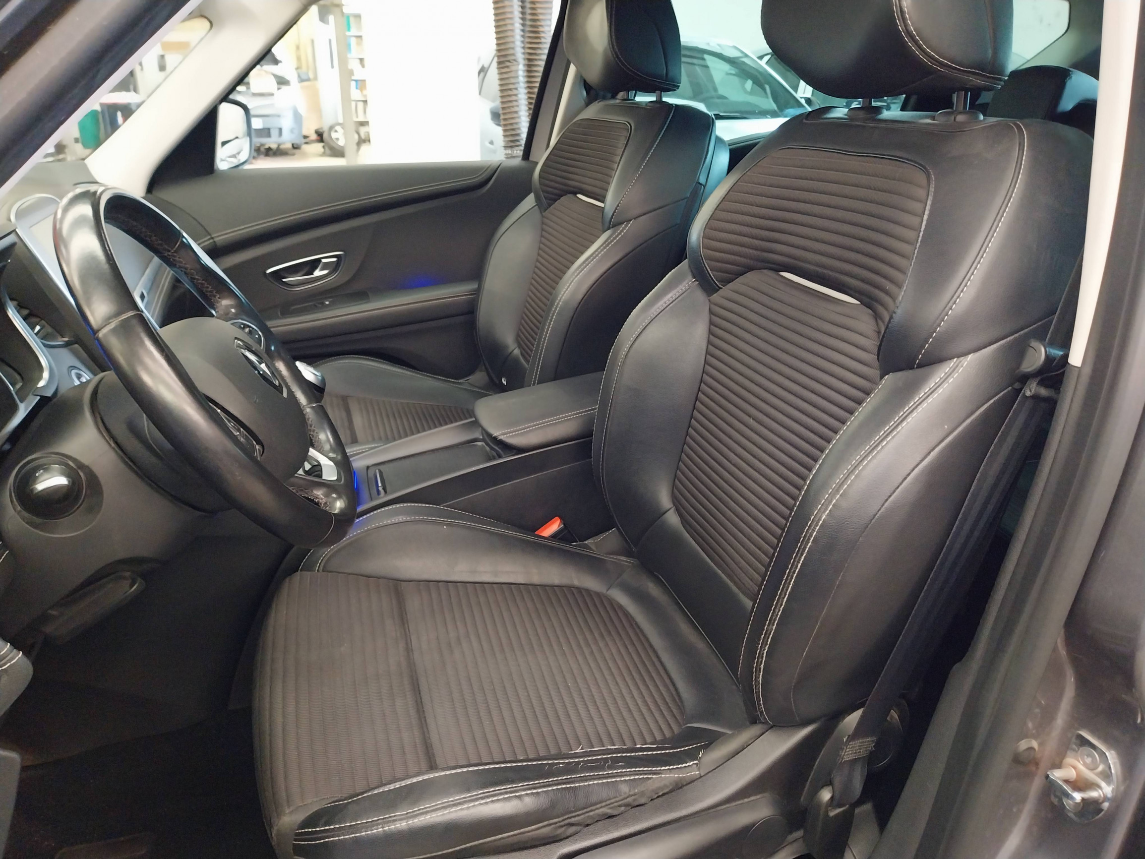 Vente en ligne Renault Scenic 4 Scenic Blue dCi 150 au prix de 14 990 €