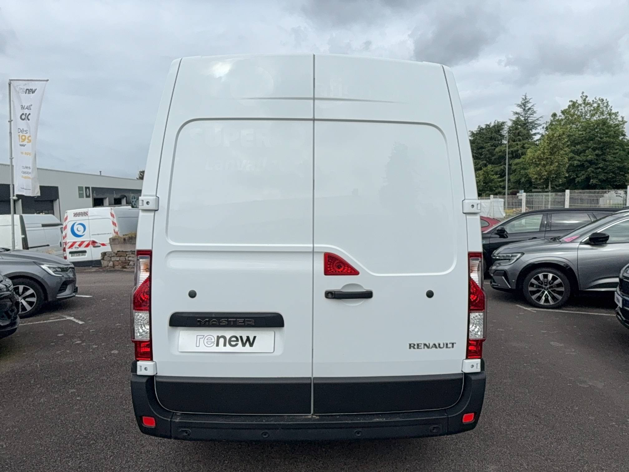 Vente en ligne Renault Master Fourgon MASTER FGN TRAC F3500 L2H2 BLUE DCI 135 au prix de 25 490 €