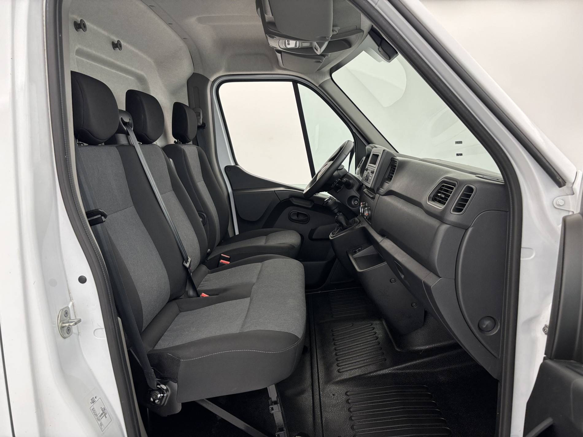 Vente en ligne Renault Master Fourgon MASTER FGN TRAC F3500 L3H3 BLUE DCI 135 au prix de 27 000 €