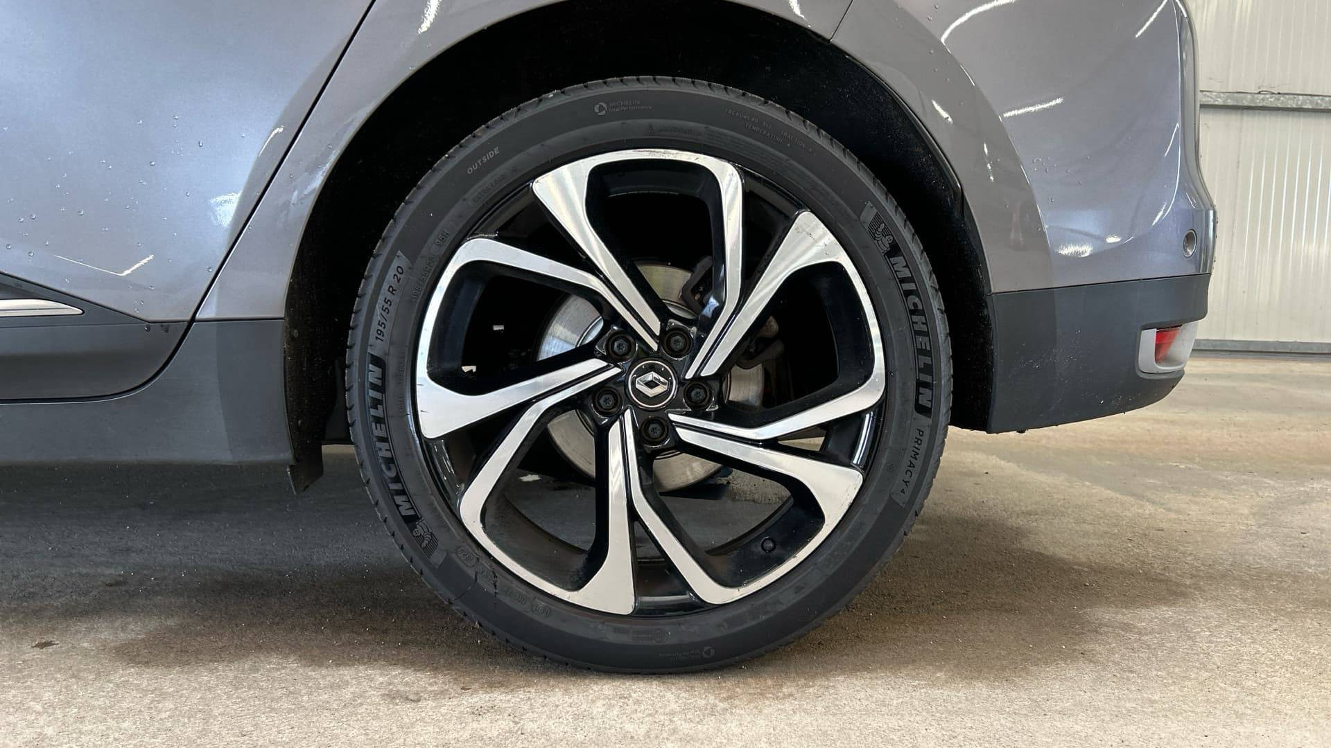 Vente en ligne Renault Grand Scenic 4 Grand Scenic TCe 160 EDC au prix de 22 990 €