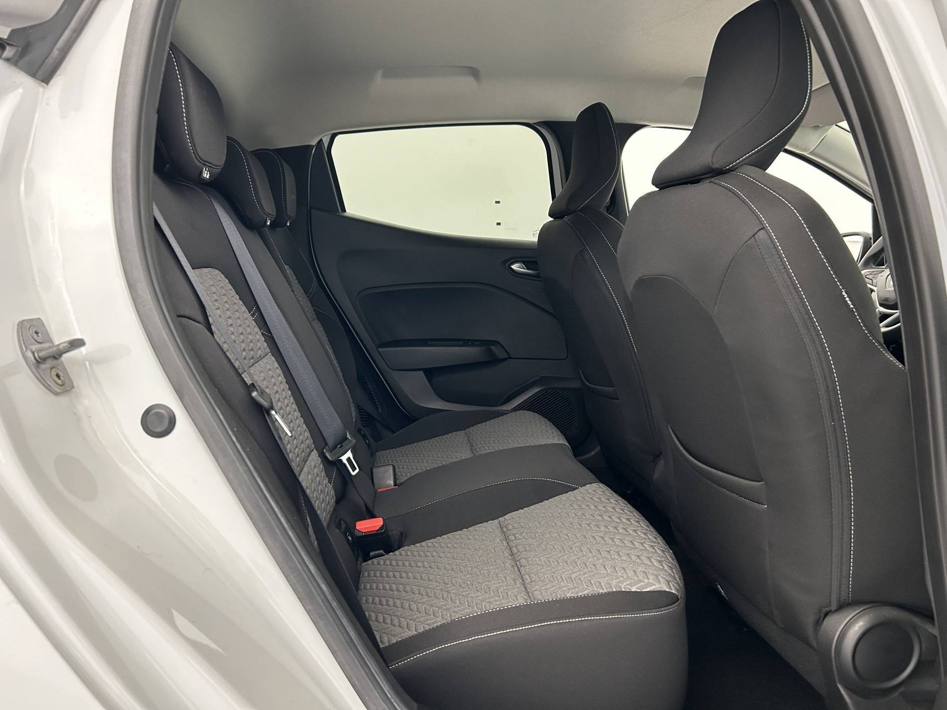Vente en ligne Renault Clio 5 Clio E-Tech full hybrid 145 au prix de 17 390 €