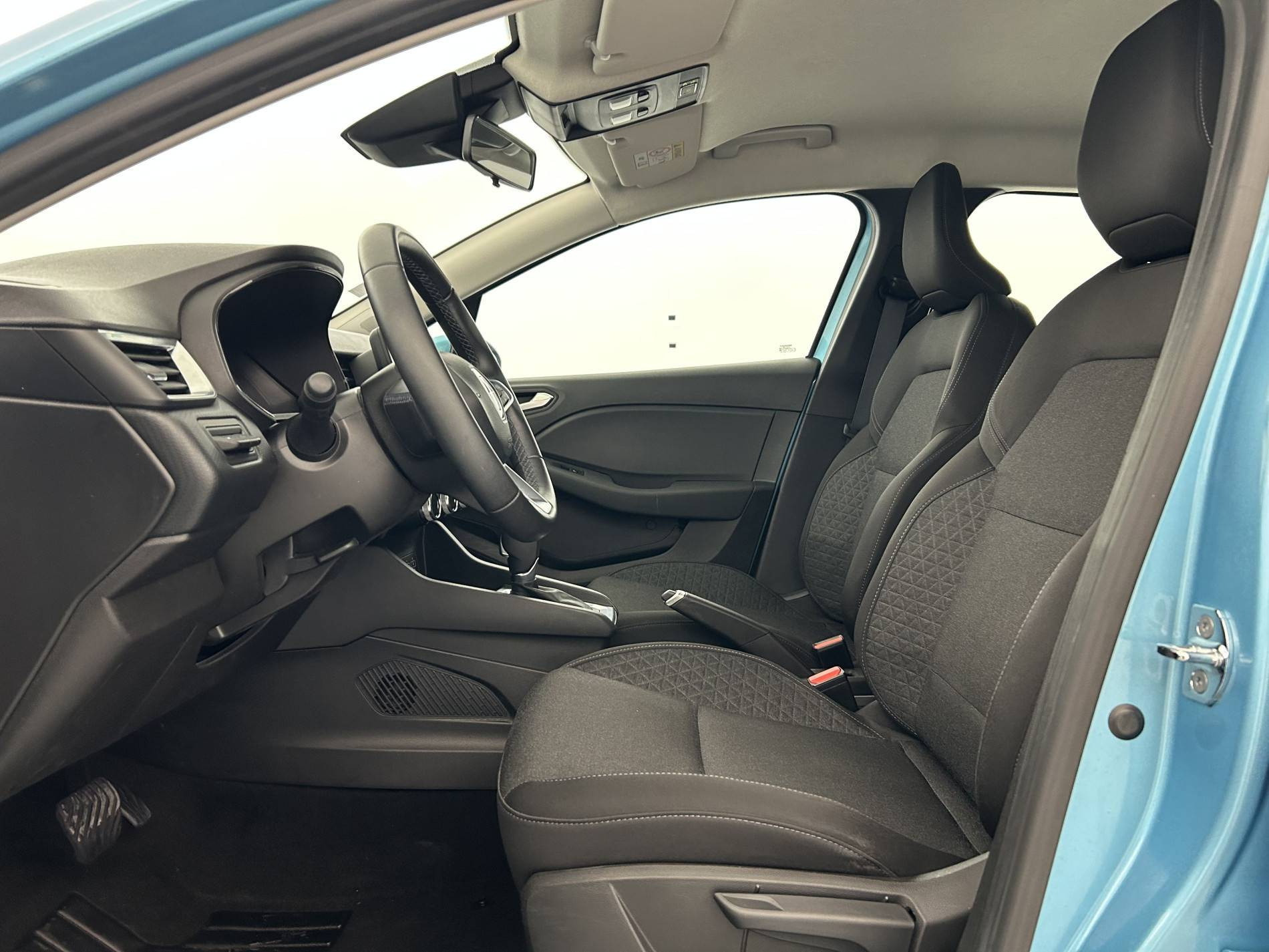 Vente en ligne Renault Clio 5 Clio E-Tech 140 - 21N au prix de 15 390 €