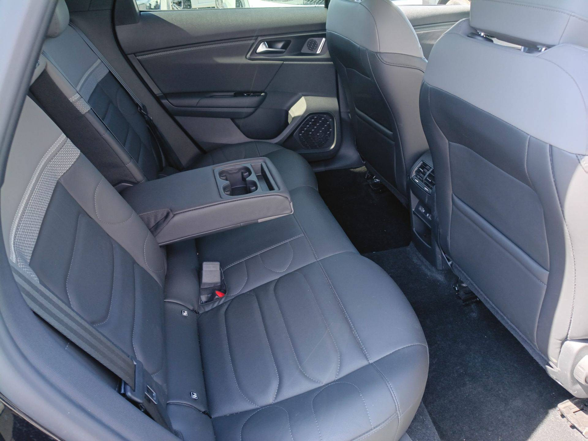 Vente en ligne Citroën C5 X  Hybride Rechargeable 225 S&S e-EAT8 au prix de 21 990 €