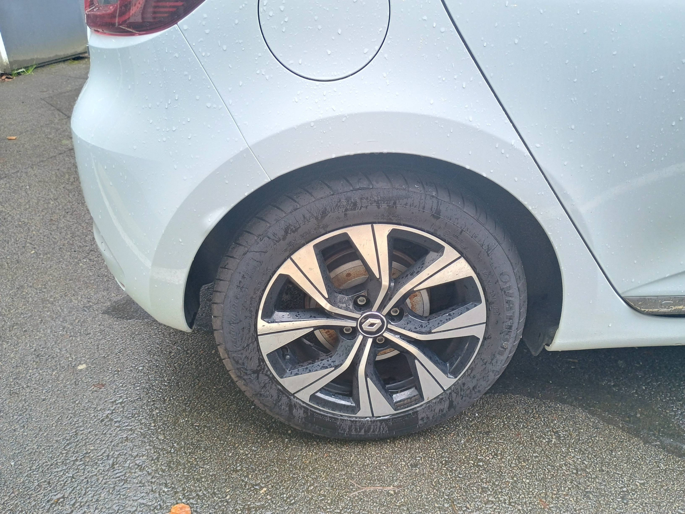 Vente en ligne Renault Clio 5 Clio E-Tech 140 - 21N au prix de 15 490 €