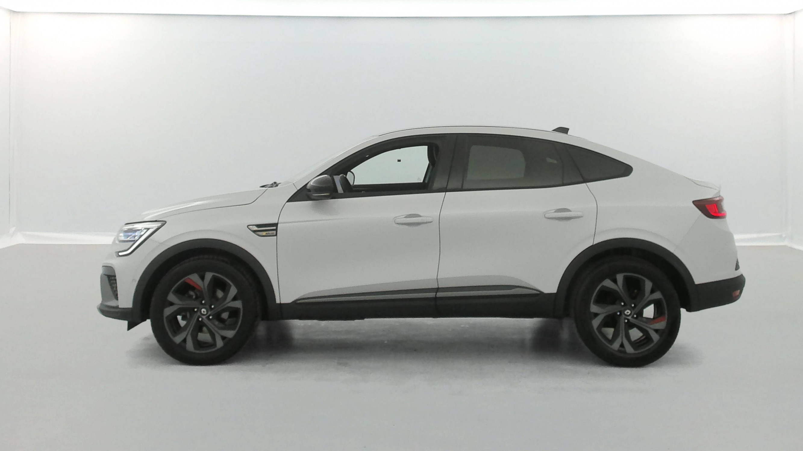 Vente en ligne Renault Arkana  E-Tech 145 - 21B au prix de 20 990 €