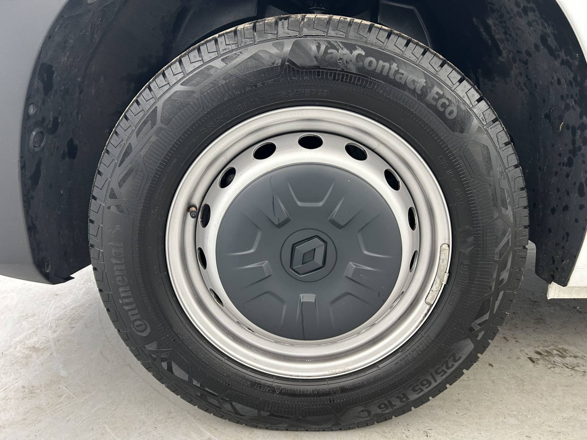 Vente en ligne Renault Master Fourgon MASTER FGN TRAC F3500 L2H2 BLUE DCI 135 au prix de 26 990 €