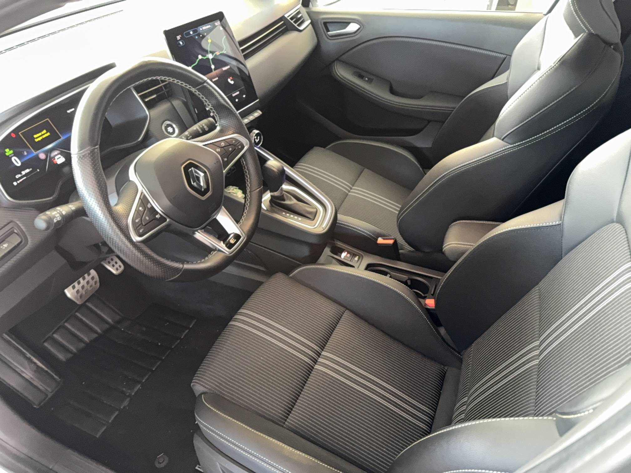 Vente en ligne Renault Clio 5 Clio E-Tech full hybrid 145 au prix de 18 990 €