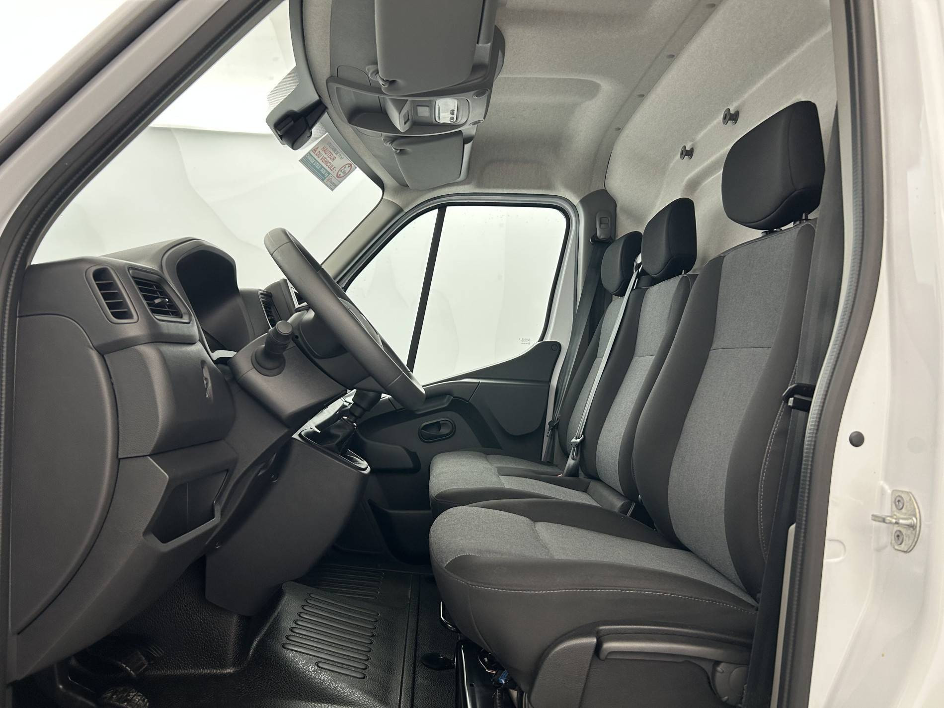 Vente en ligne Renault Master Fourgon MASTER FGN TRAC F3500 L2H2 BLUE DCI 135 au prix de 27 990 €