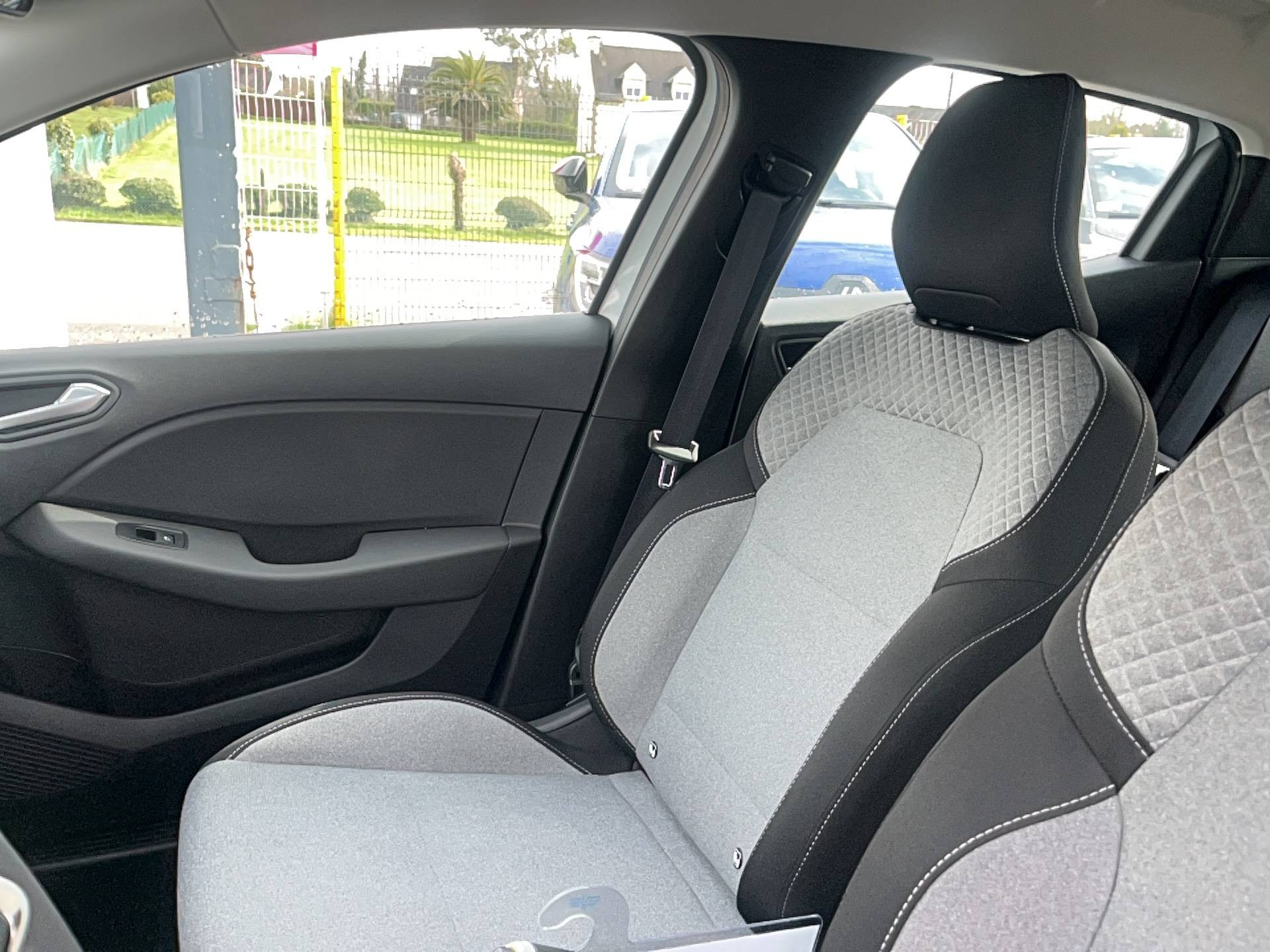 Vente en ligne Renault Clio 5 Clio E-Tech full hybrid 145 ch GSR2 au prix de 19 850 €