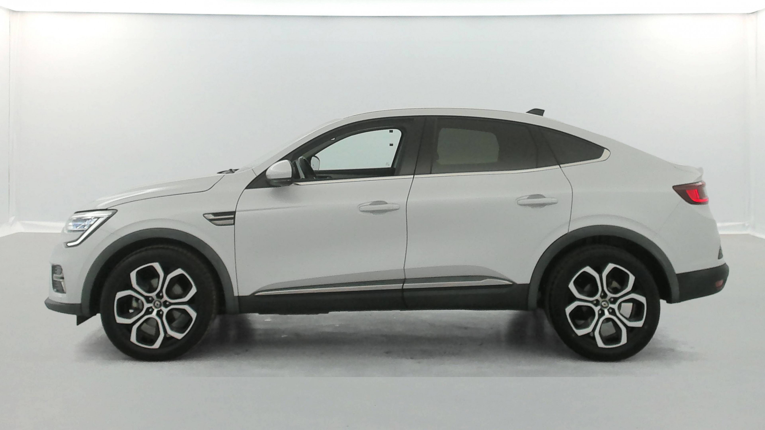 Vente en ligne Renault Arkana  E-Tech 145 - 21B au prix de 16 890 €