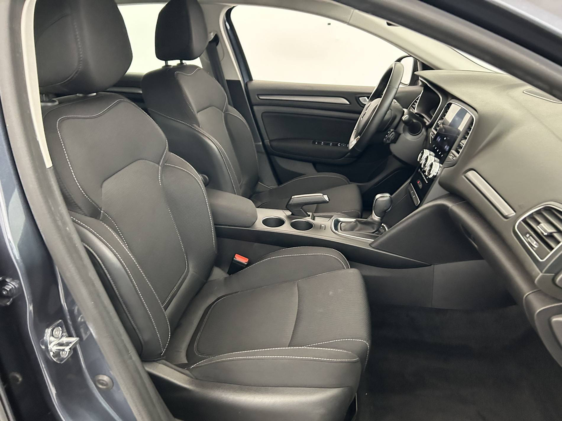Vente en ligne Renault Megane 4 Mégane IV Berline Blue dCi 115 EDC au prix de 13 790 €