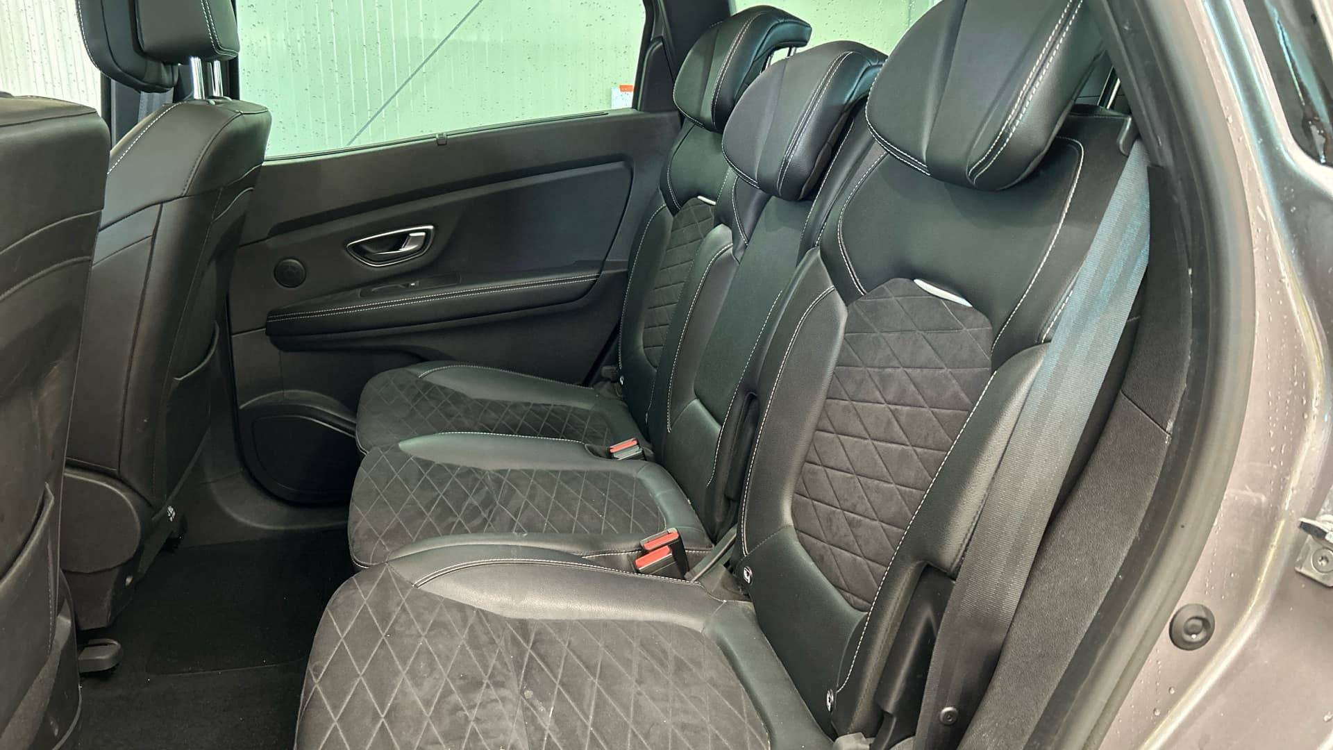 Vente en ligne Renault Grand Scenic 4 Grand Scenic TCe 160 EDC au prix de 22 990 €