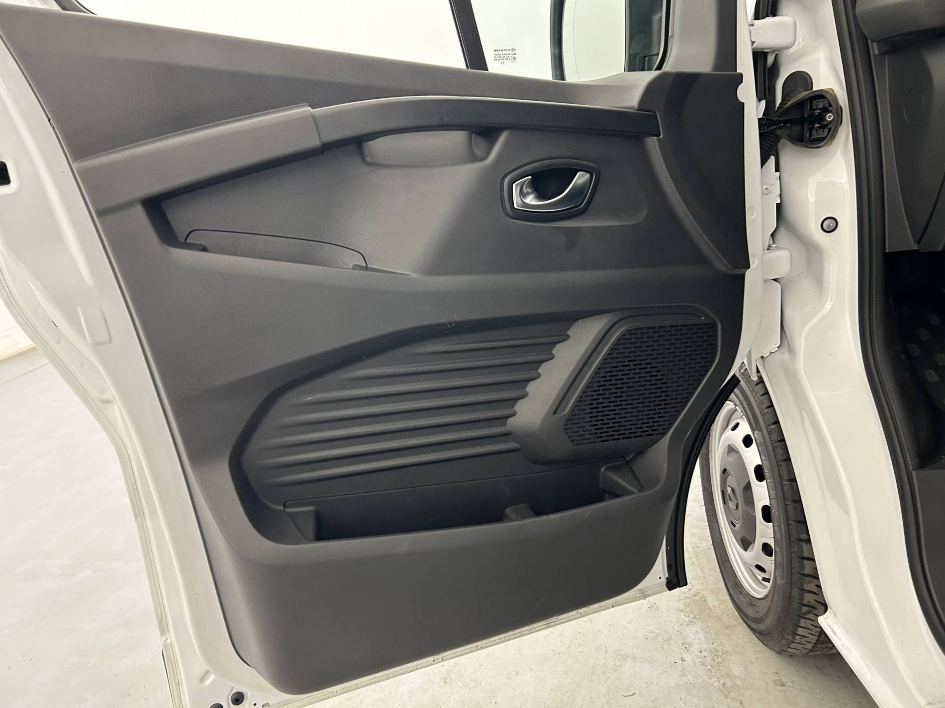 Vente en ligne Renault Trafic 3 Fourgon TRAFIC FGN L1H1 2800 KG BLUE DCI 130 au prix de 21 390 €