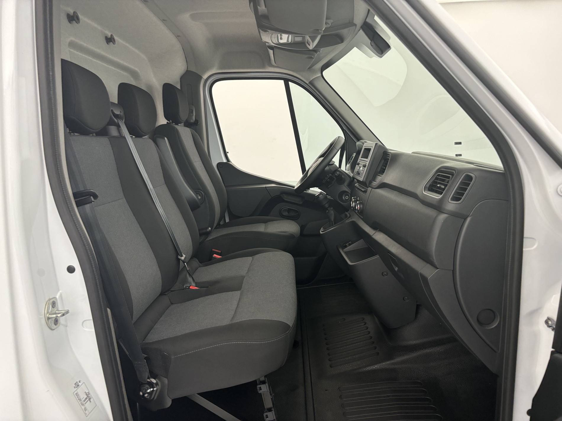 Vente en ligne Renault Master Fourgon MASTER FGN TRAC F3500 L3H3 BLUE DCI 135 au prix de 28 500 €