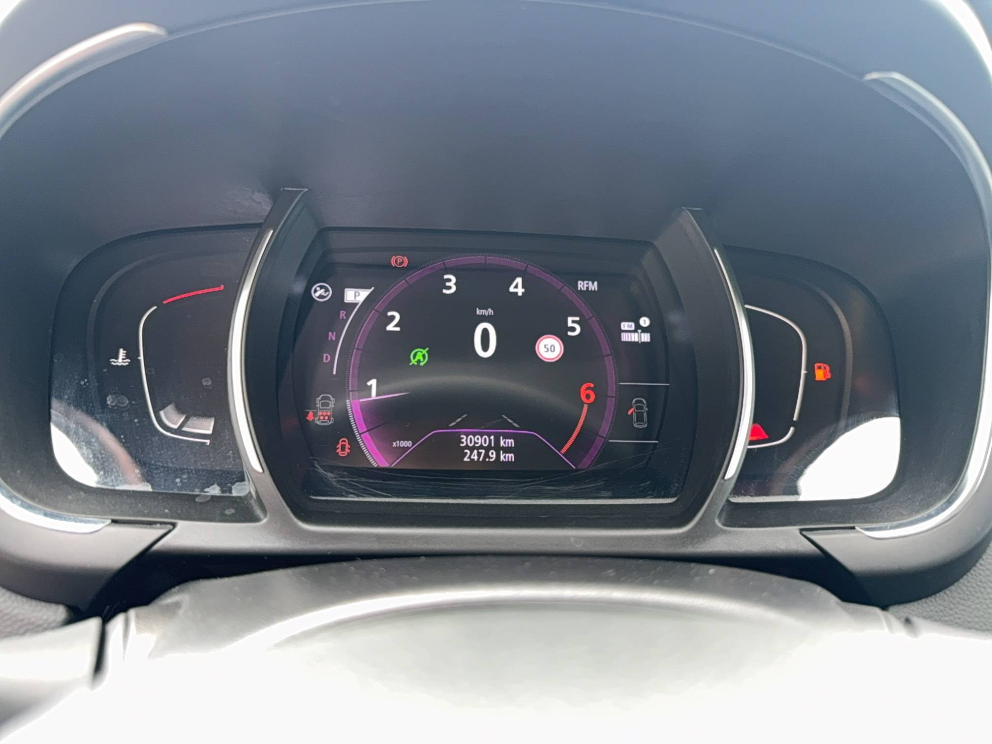 Vente en ligne Renault Grand Scenic 4 Grand Scenic TCe 140 EDC au prix de 22 830 €