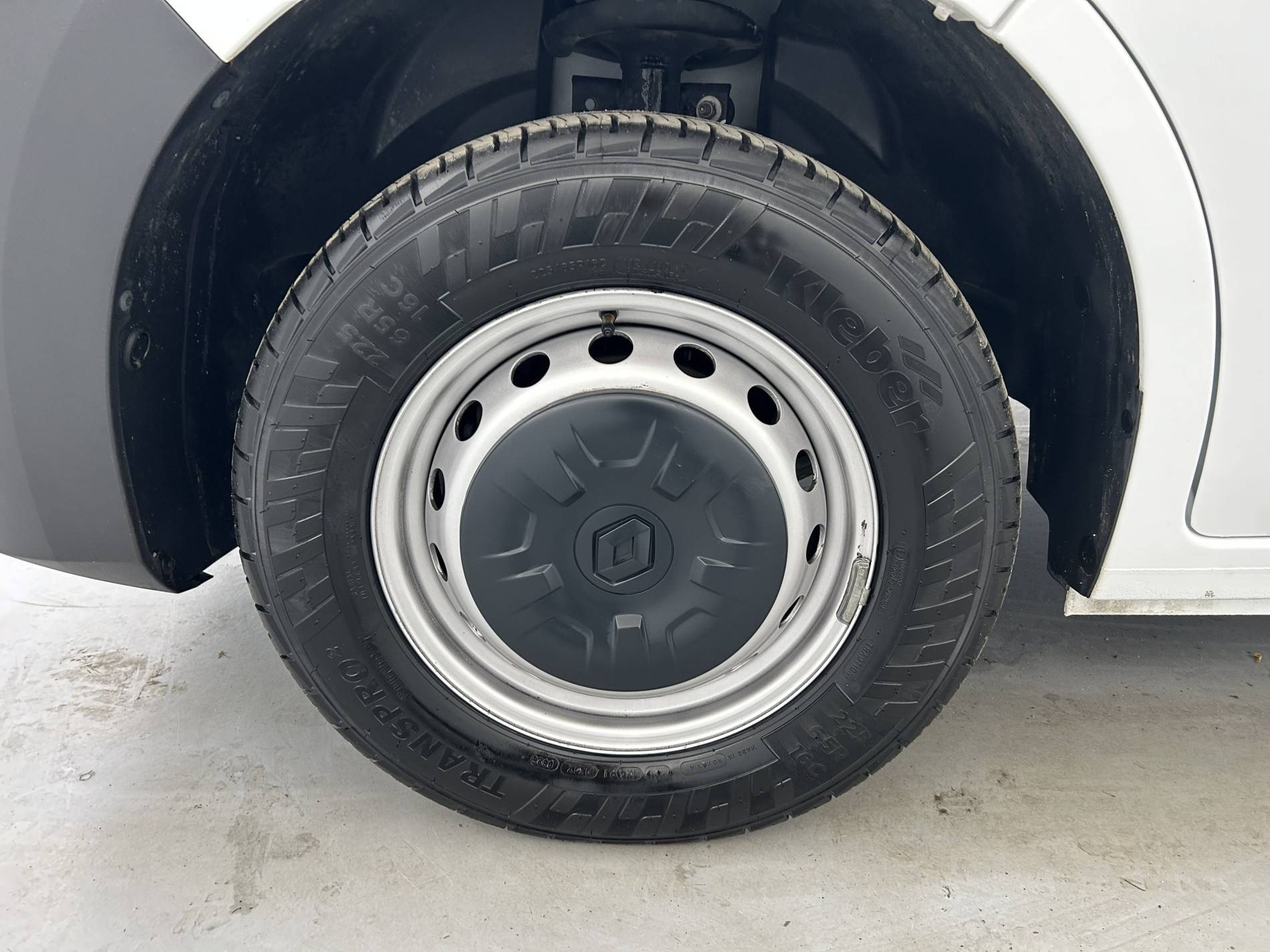 Vente en ligne Renault Master Fourgon MASTER FGN TRAC F3500 L2H2 BLUE DCI 135 au prix de 24 990 €