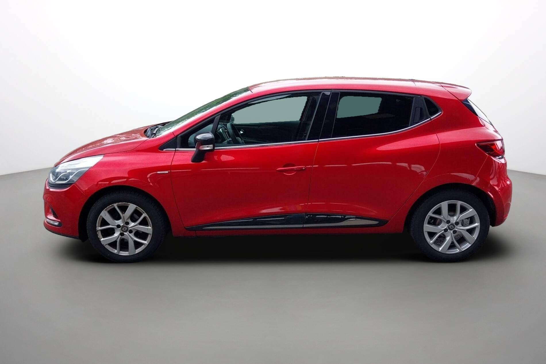 Vente en ligne Renault Clio 4 Clio TCe 90 E6C au prix de 11 790 €