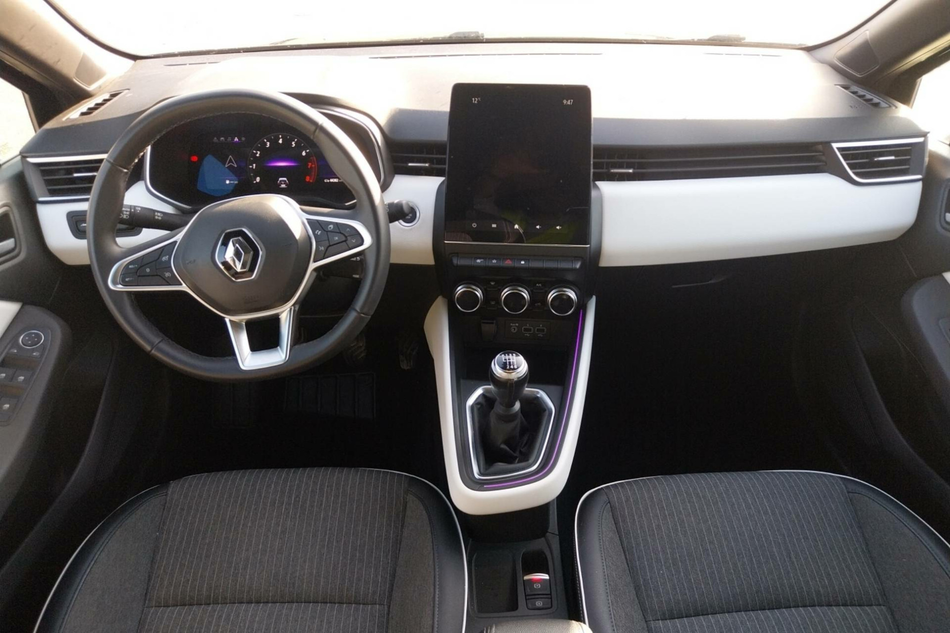 Vente en ligne Renault Clio 5 Clio TCe 90 au prix de 14 490 €