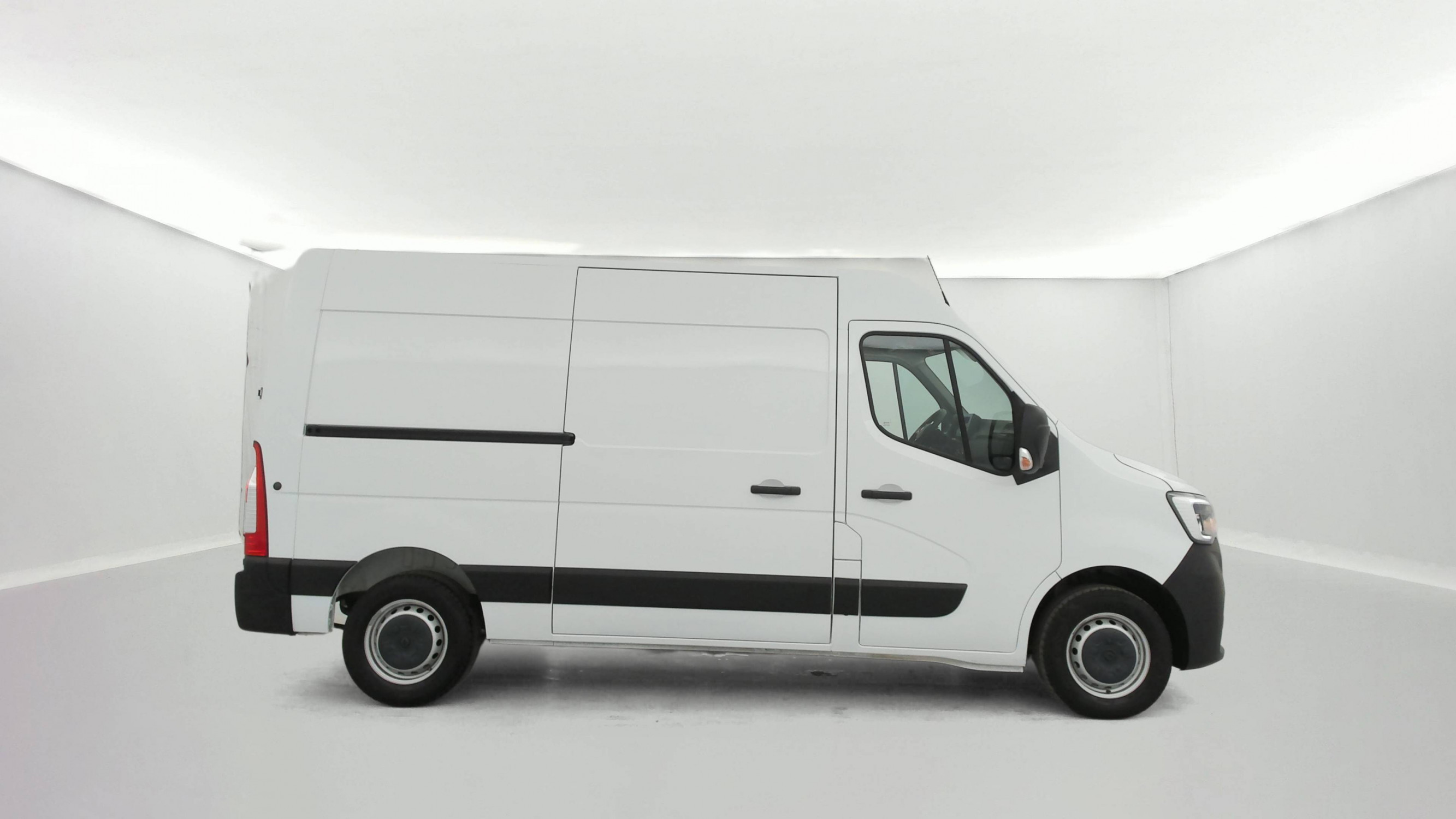 Vente en ligne Renault Master Fourgon MASTER FGN TRAC F3500 L2H2 BLUE DCI 135 au prix de 24 990 €