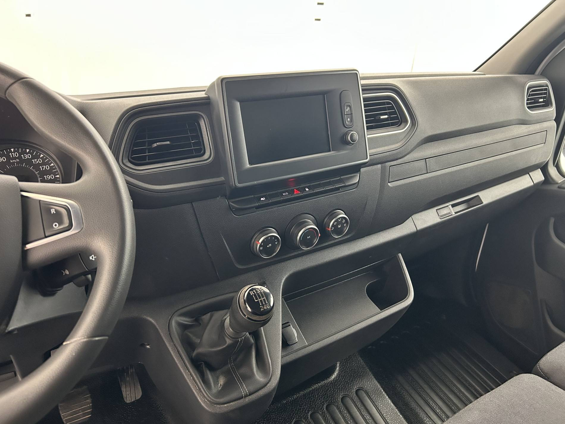 Vente en ligne Renault Master Fourgon MASTER FGN TRAC F3300 L2H2 BLUE DCI 180 au prix de 21 890 €