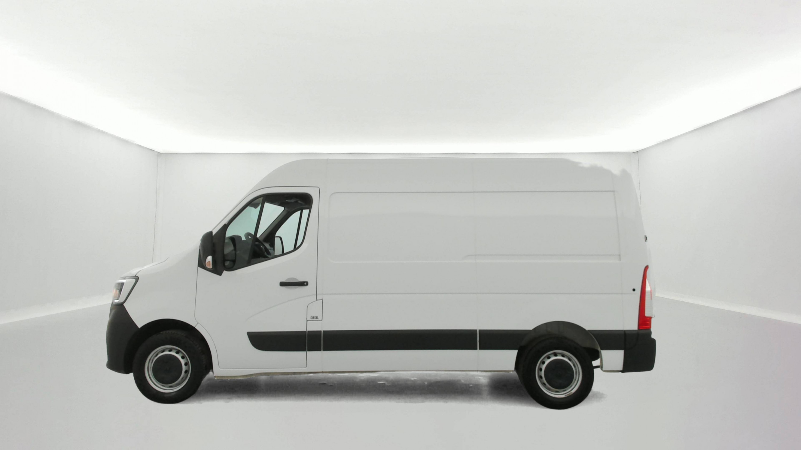 Vente en ligne Renault Master Fourgon MASTER FGN TRAC F3500 L2H2 BLUE DCI 135 au prix de 22 590 €