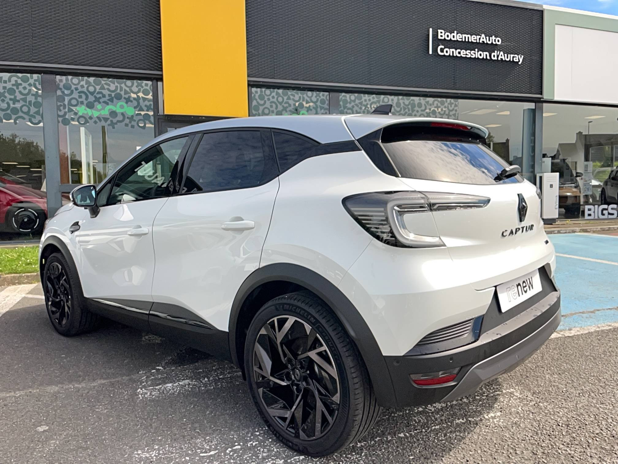 Vente en ligne Renault Captur  E-Tech full hybrid 145 ch au prix de 28 690 €
