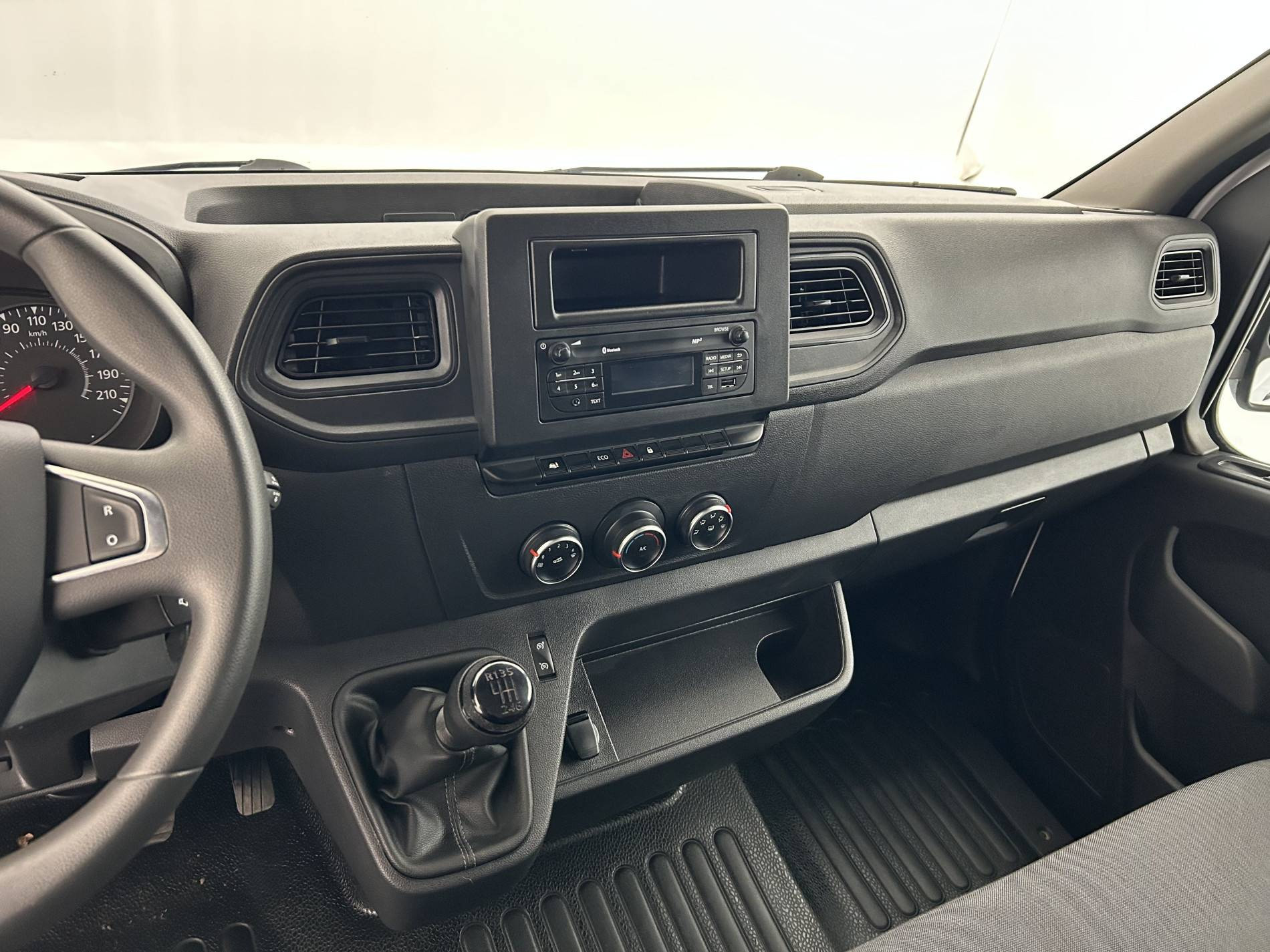 Vente en ligne Renault Master Fourgon MASTER FGN TRAC F3500 L2H2 BLUE DCI 135 au prix de 26 990 €