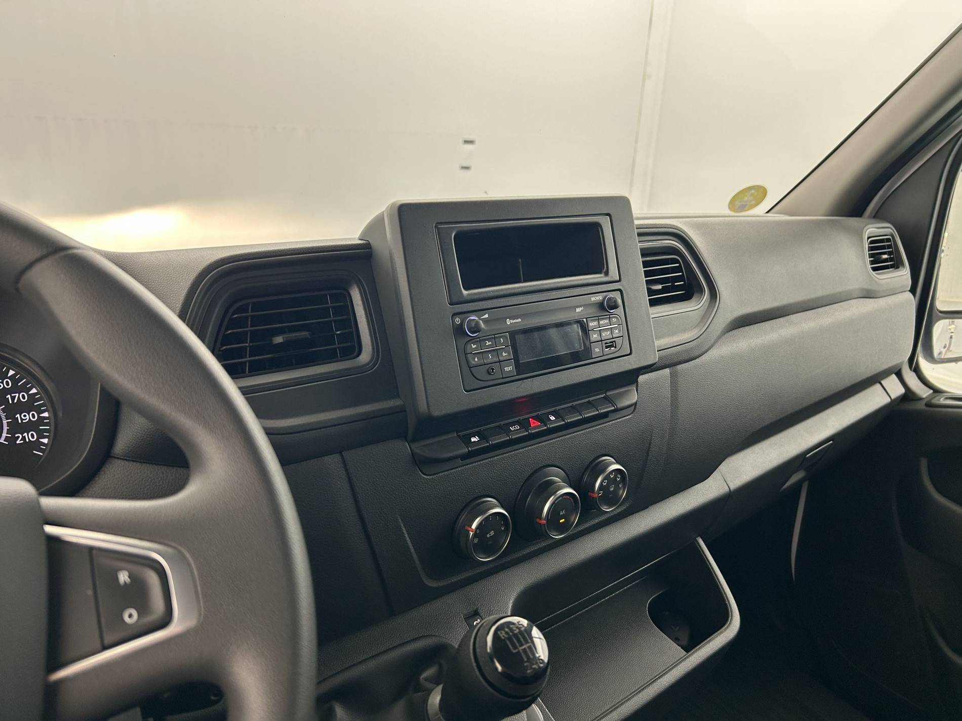 Vente en ligne Renault Master Fourgon MASTER FGN TRAC F3500 L3H3 BLUE DCI 135 au prix de 26 490 €