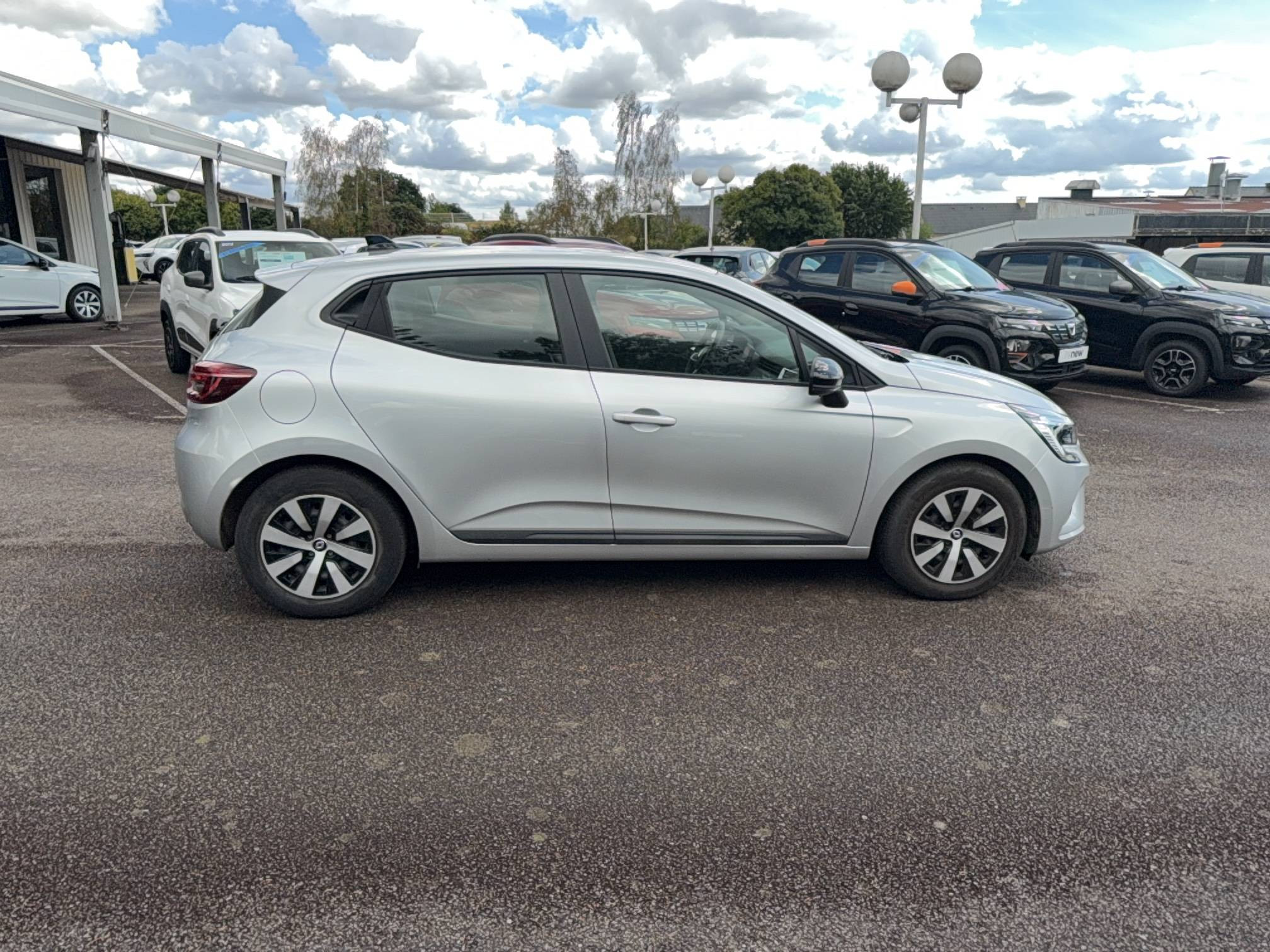 Vente en ligne Renault Clio 5 Clio TCe 90 au prix de 13 390 €