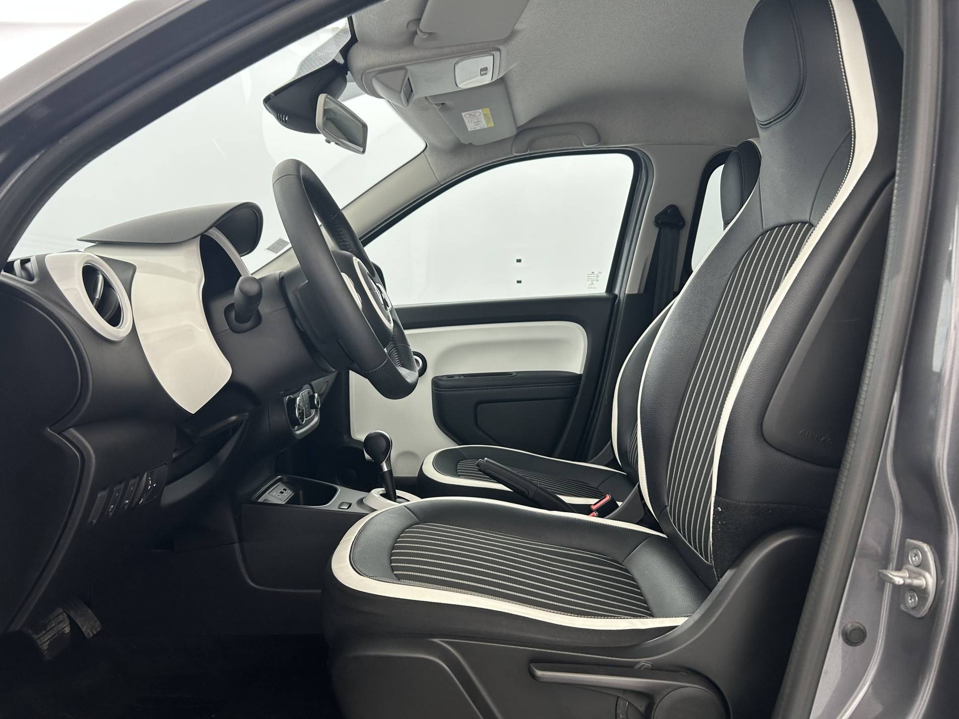 Vente en ligne Renault Twingo Electrique Twingo III E-Tech au prix de 11 990 €