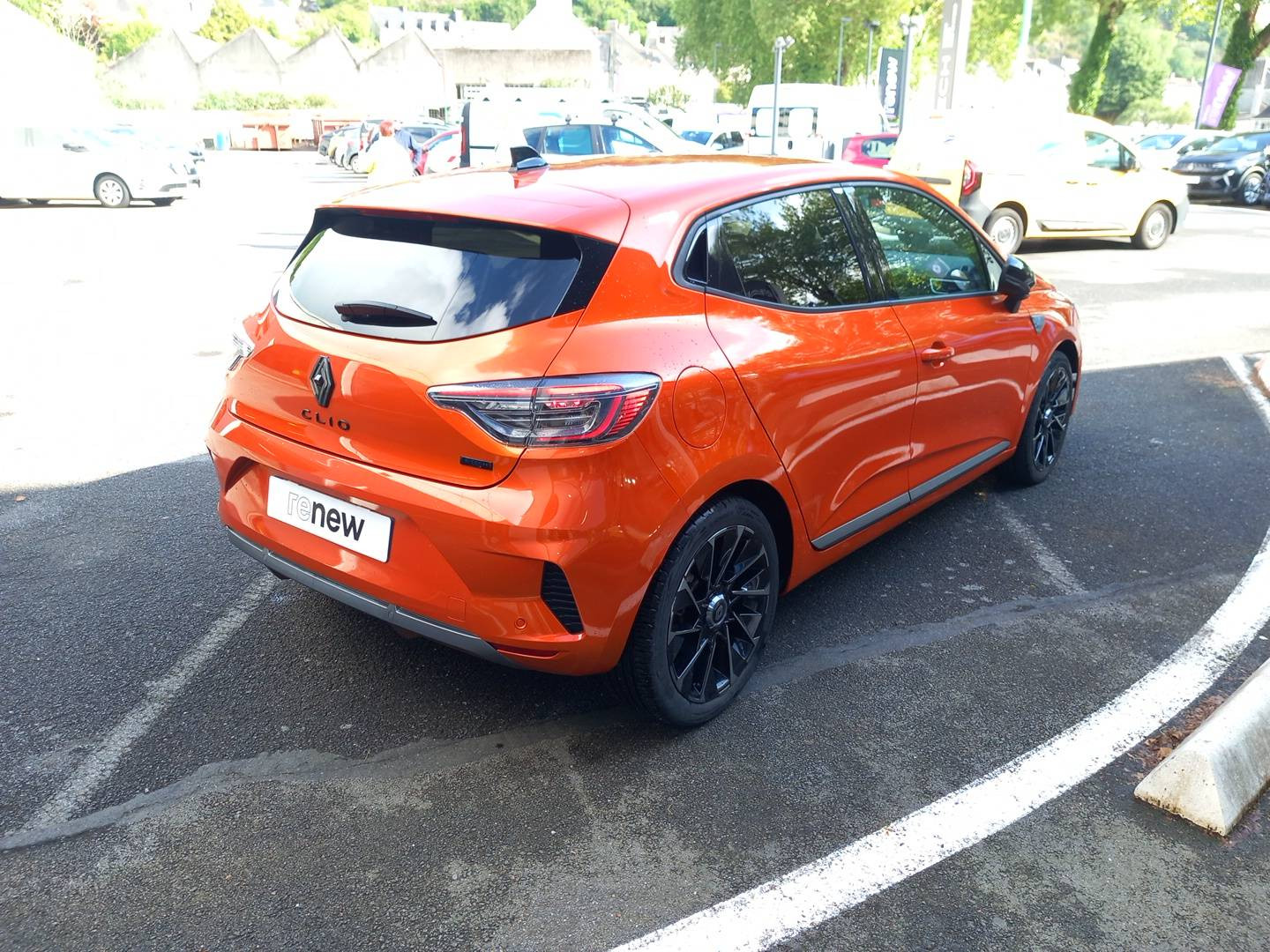 Vente en ligne Renault Clio 5 Clio E-Tech full hybrid 145 au prix de 21 990 €