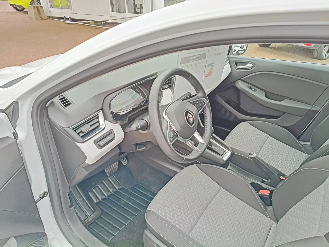 Vente en ligne Renault Clio 5 Clio E-Tech full hybrid 145 au prix de 16 490 €