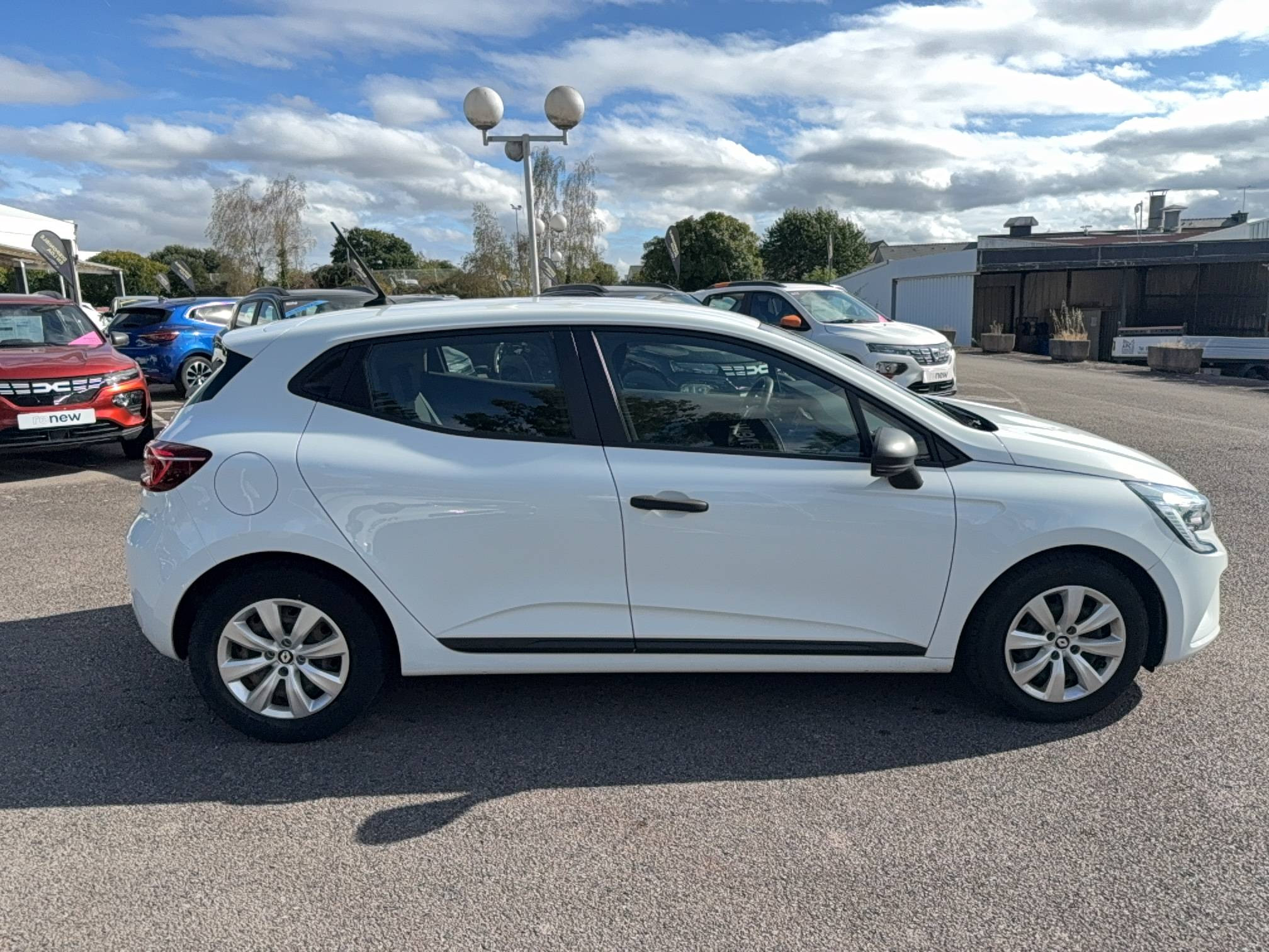 Vente en ligne Renault Clio 5 Clio SCe 65 au prix de 11 490 €