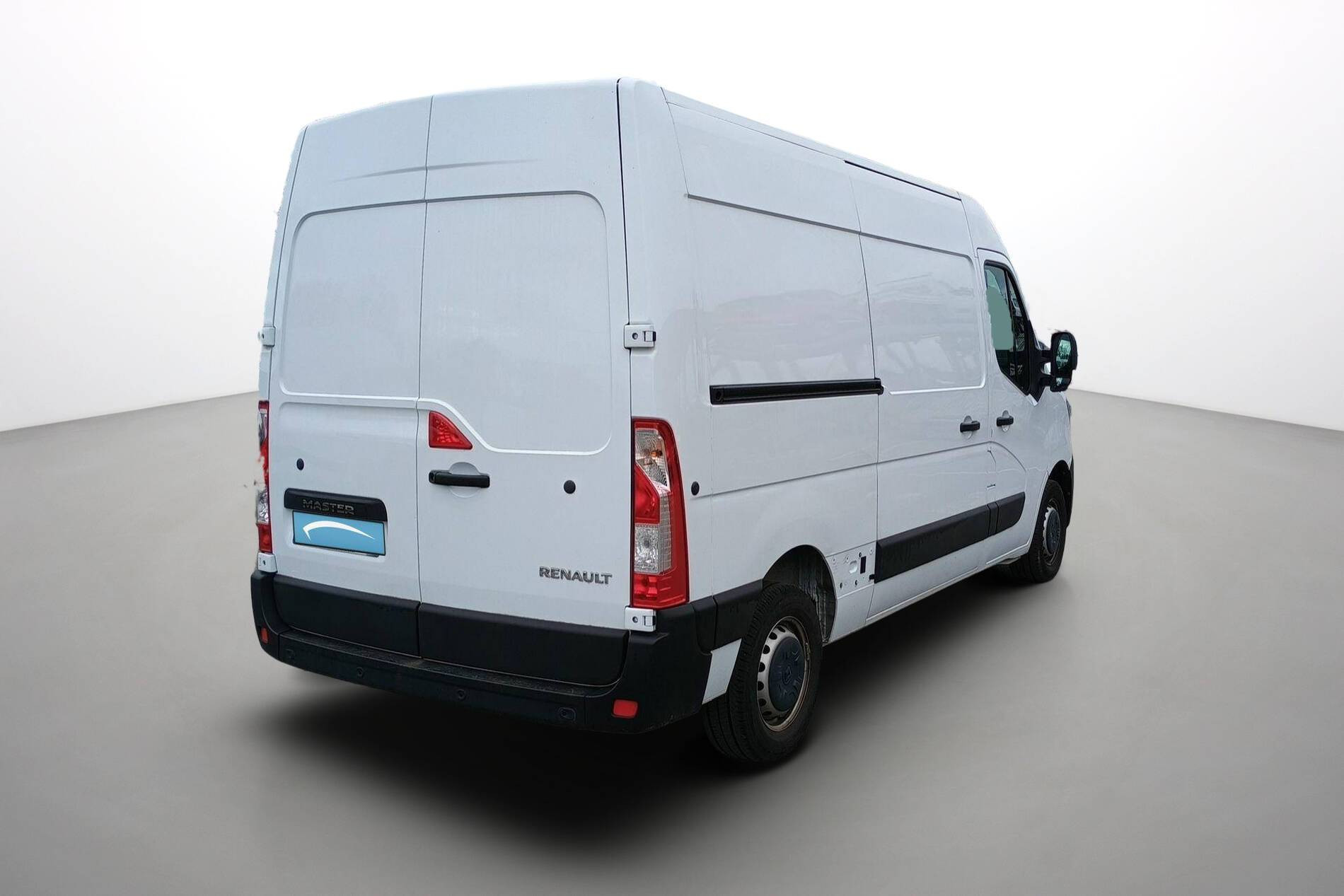 Vente en ligne Renault Master Fourgon MASTER FGN TRAC F3500 L2H2 BLUE DCI 135 au prix de 25 490 €