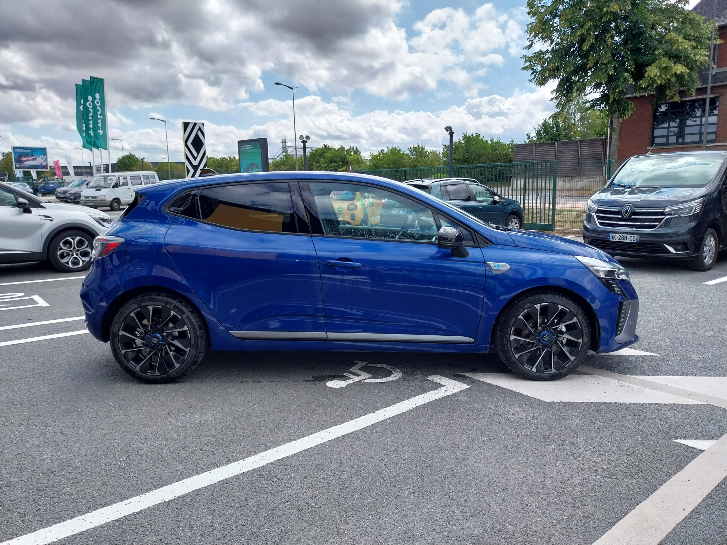 Vente en ligne Renault Clio 5 Clio E-Tech full hybrid 145 au prix de 21 490 €