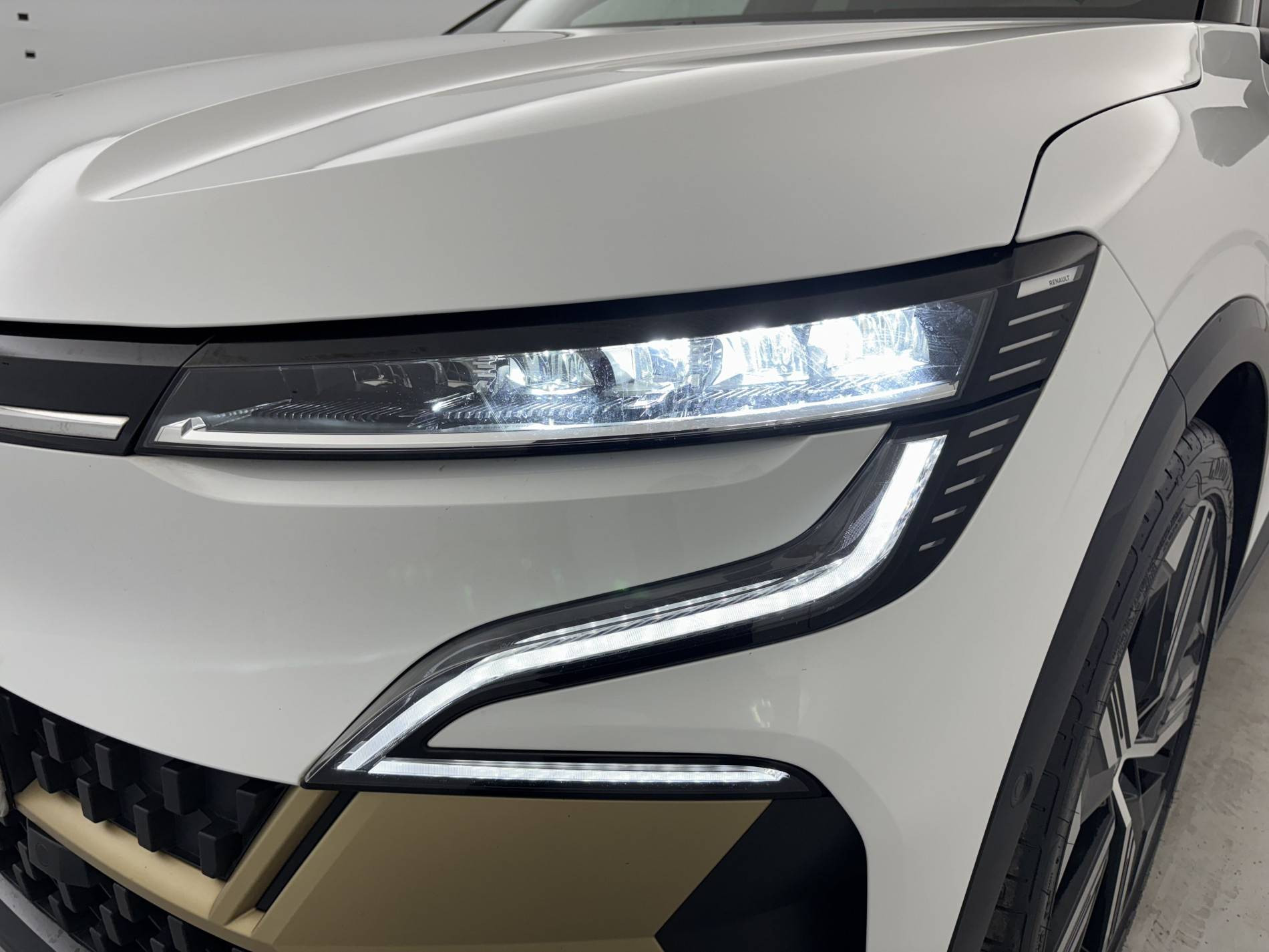 Vente en ligne Renault Megane E-Tech  EV60 220 ch super charge au prix de 26 990 €