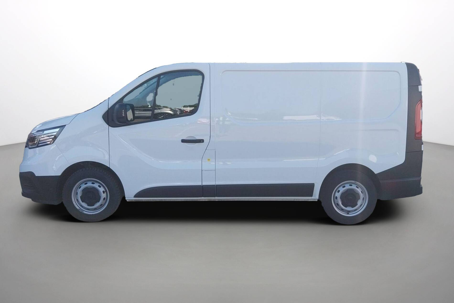 Vente en ligne Renault Trafic 3 Fourgon TRAFIC FG BLUE DCI 130 L1H1 3T GSR2 au prix de 22 790 €