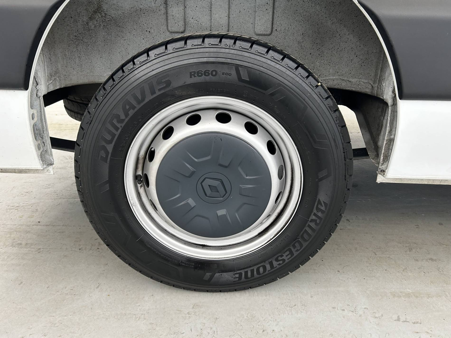 Vente en ligne Renault Master Fourgon MASTER FGN TRAC F3500 L2H2 BLUE DCI 135 au prix de 26 990 €