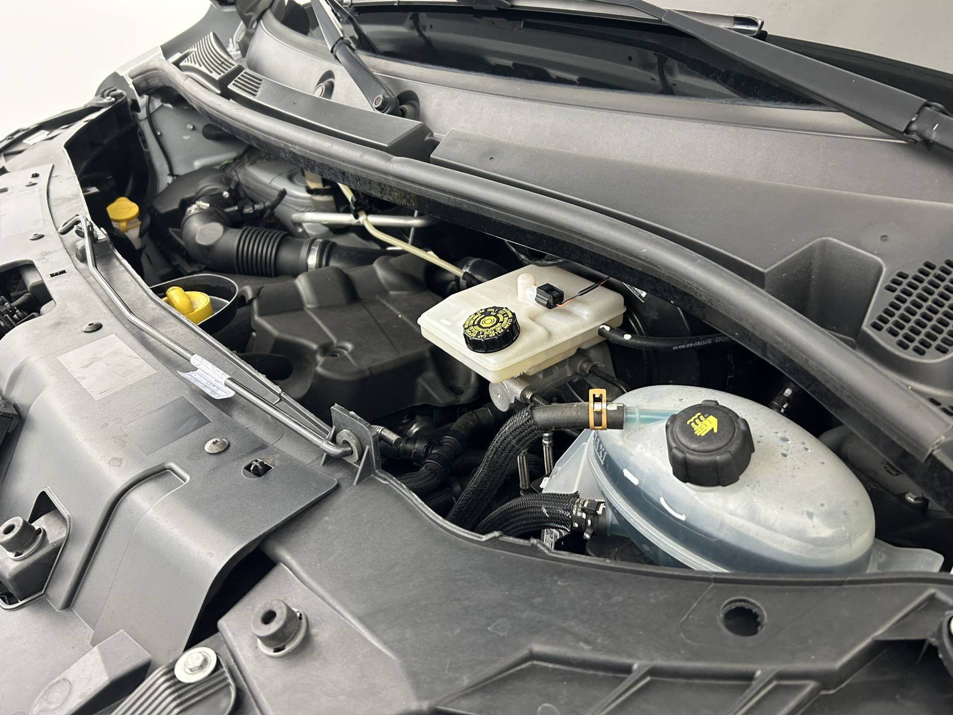 Vente en ligne Renault Master Fourgon MASTER FGN TRAC F3500 L2H2 BLUE DCI 135 au prix de 25 490 €