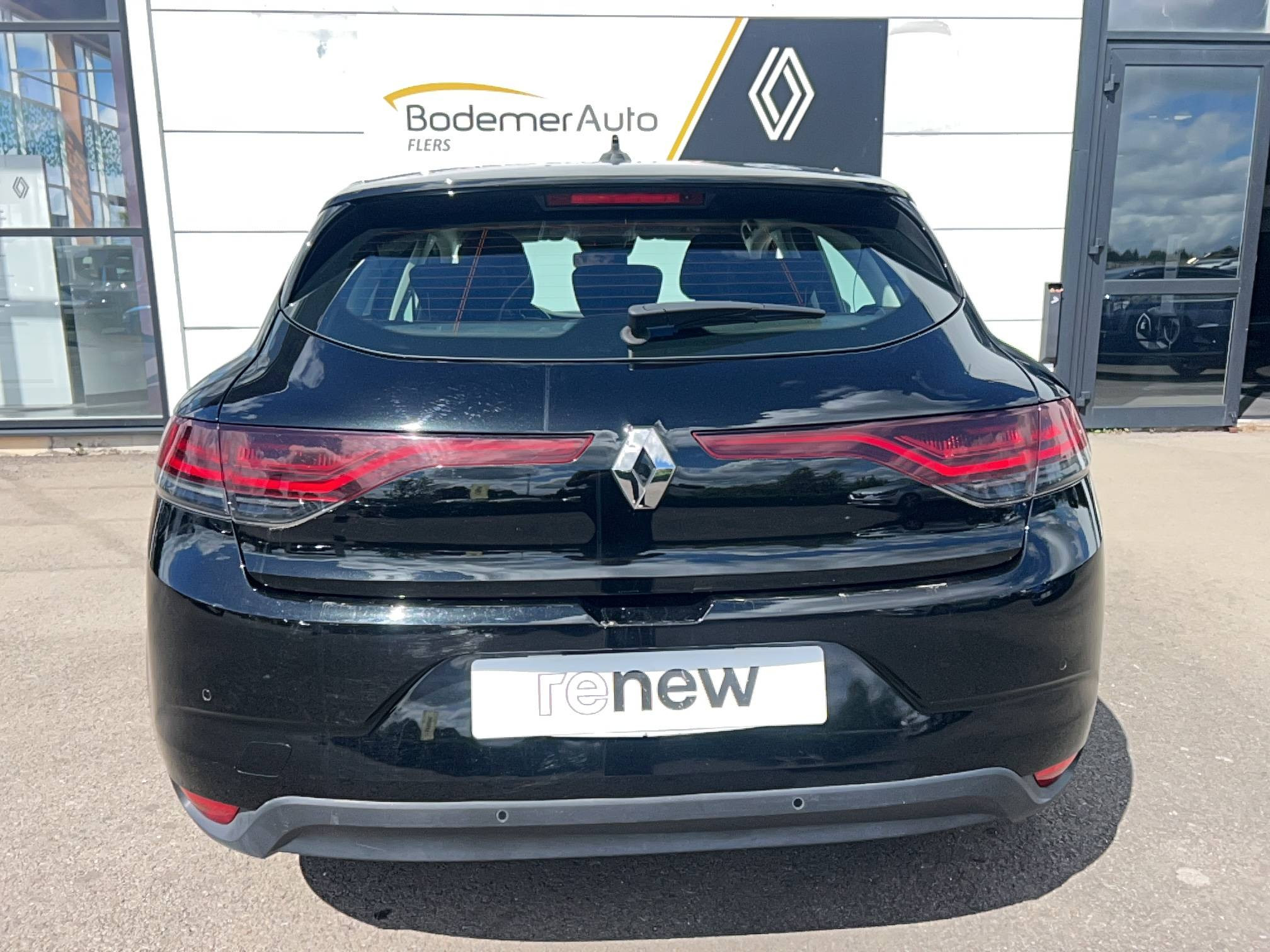 Vente en ligne Renault Megane 4 Mégane IV Berline Blue dCi 115 EDC au prix de 15 990 €