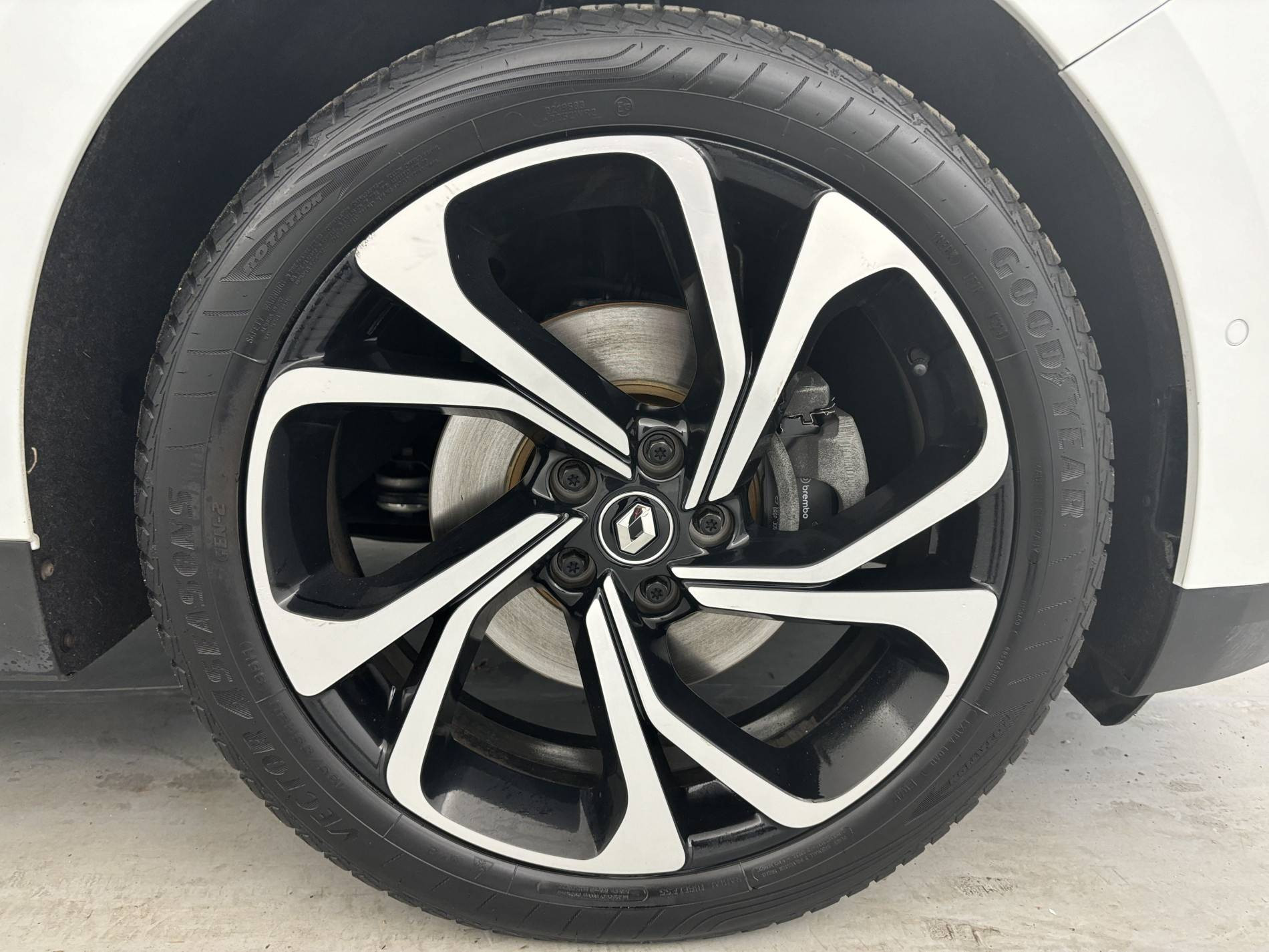 Vente en ligne Renault Scenic 4 Scenic Blue dCi 120 au prix de 15 590 €