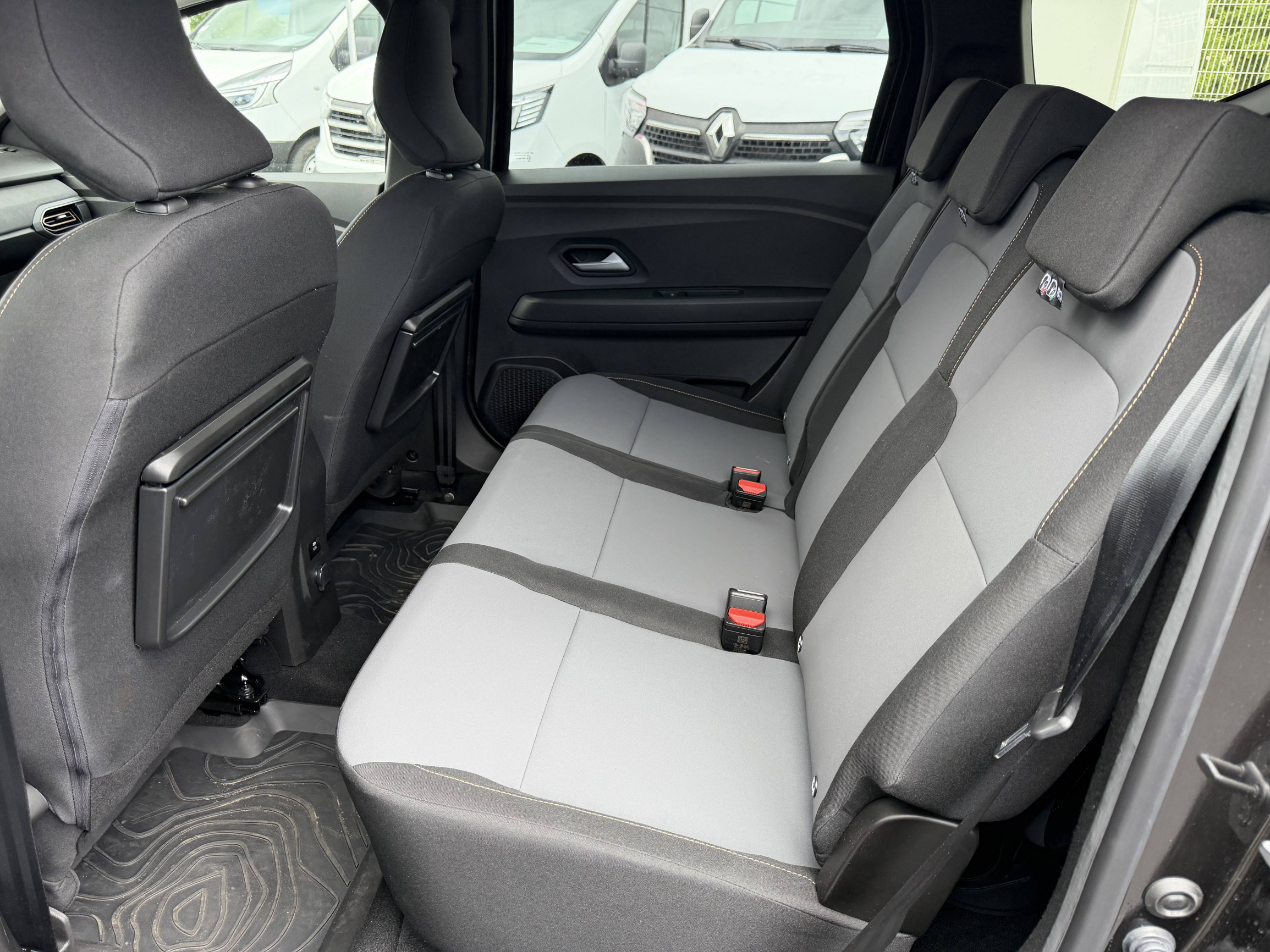 Vente en ligne Dacia Jogger  Hybrid 140 7 places GSR2 au prix de 25 990 €