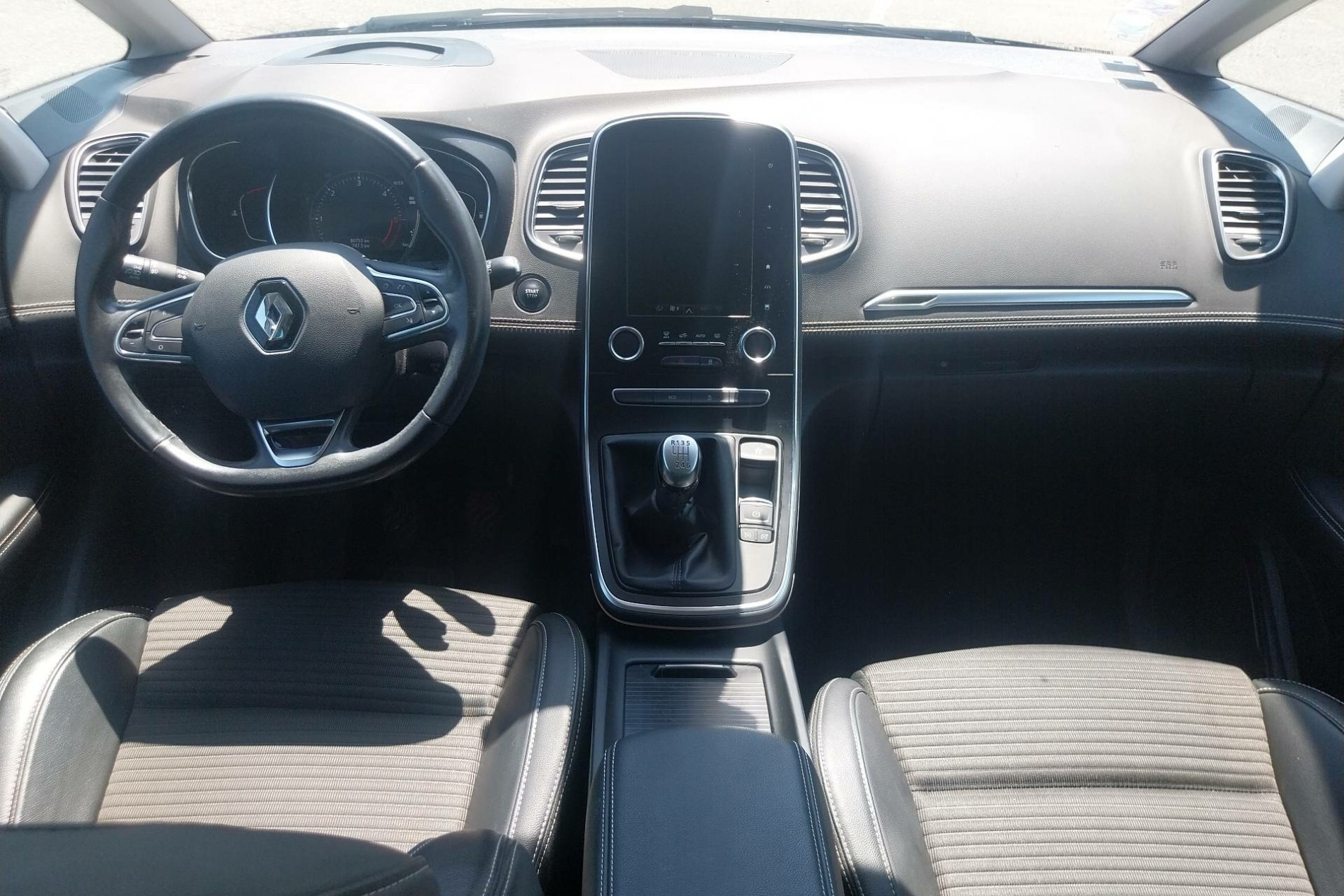 Vente en ligne Renault Scenic 4 Scenic Blue dCi 120 au prix de 16 900 €