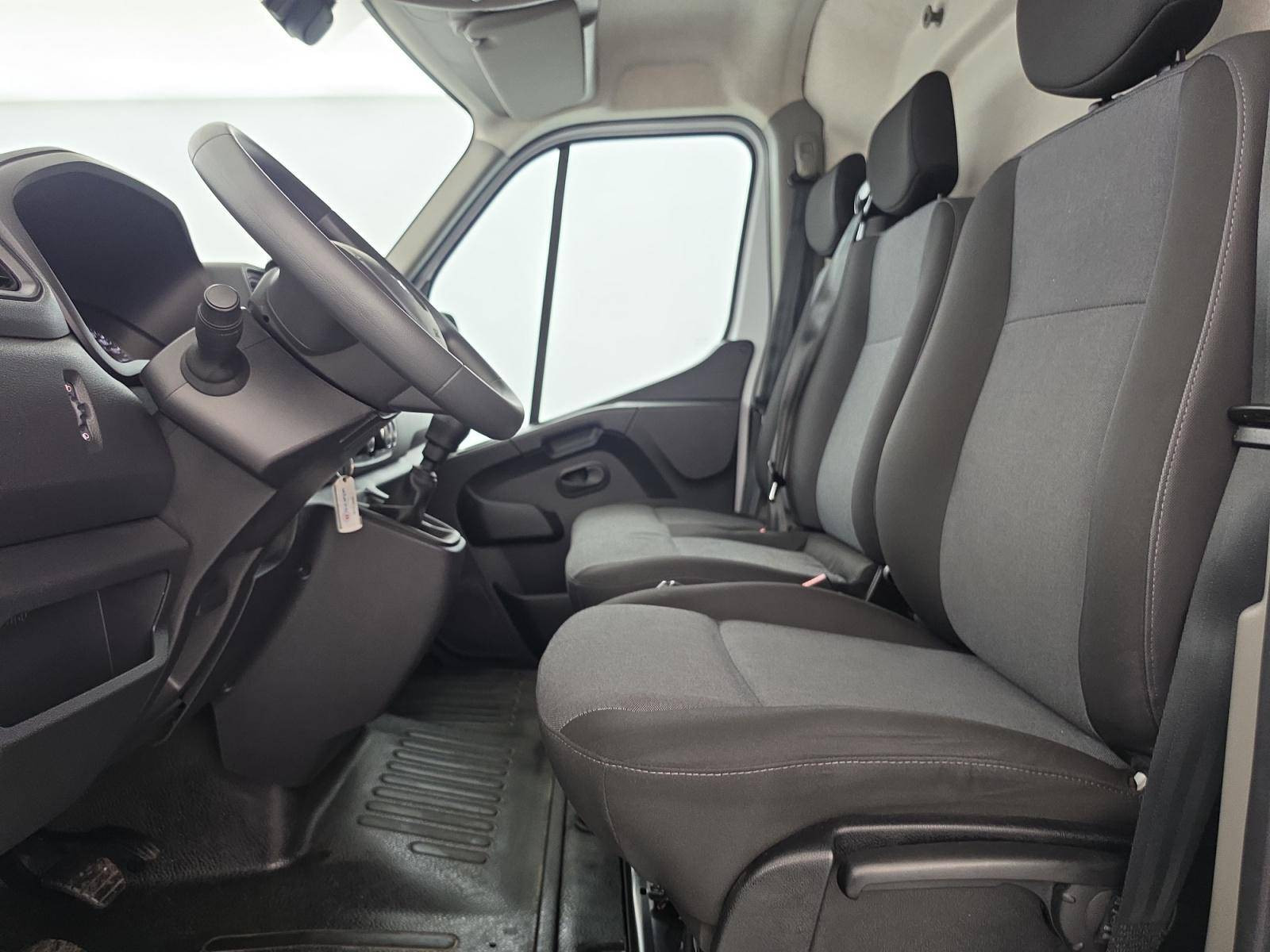 Vente en ligne Renault Master Fourgon MASTER FGN TRAC F3500 L2H2 BLUE DCI 135 au prix de 20 980 €