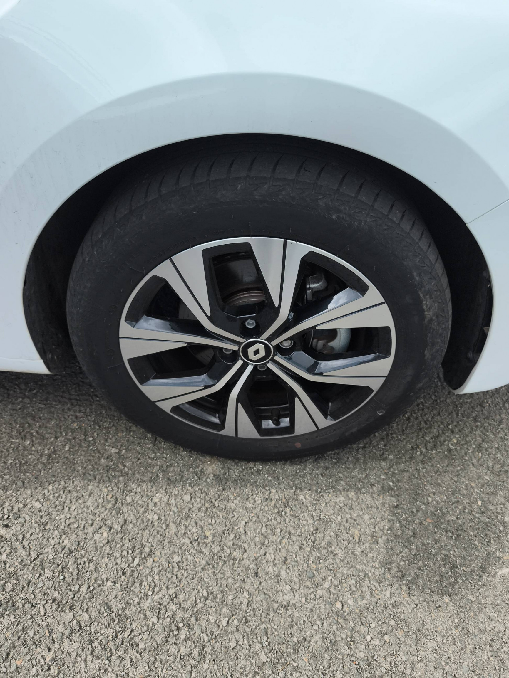 Vente en ligne Renault Clio 5 Clio E-Tech full hybrid 145 au prix de 16 990 €
