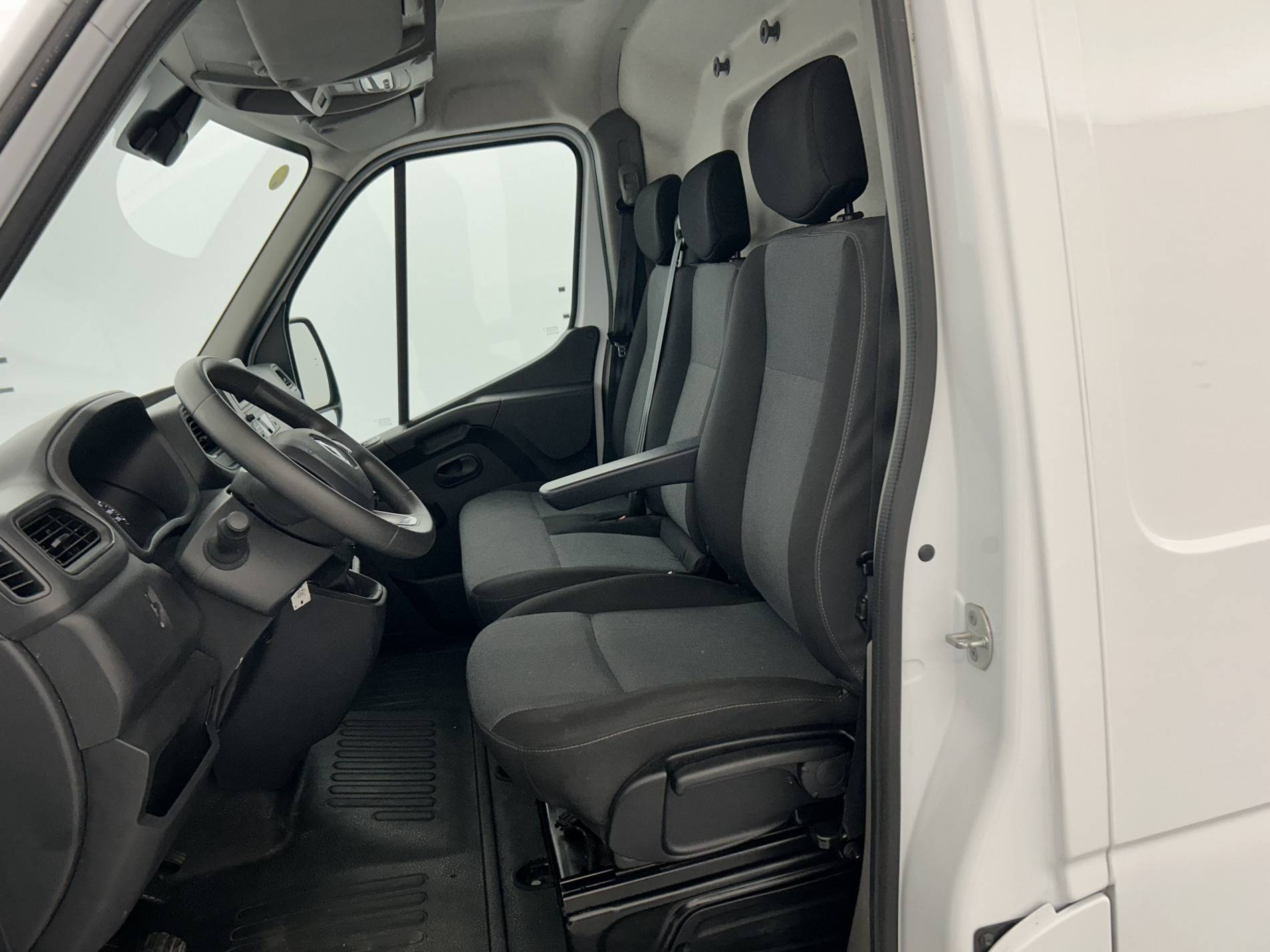 Vente en ligne Renault Master Fourgon MASTER FGN TRAC F3500 L2H2 BLUE DCI 135 au prix de 24 990 €