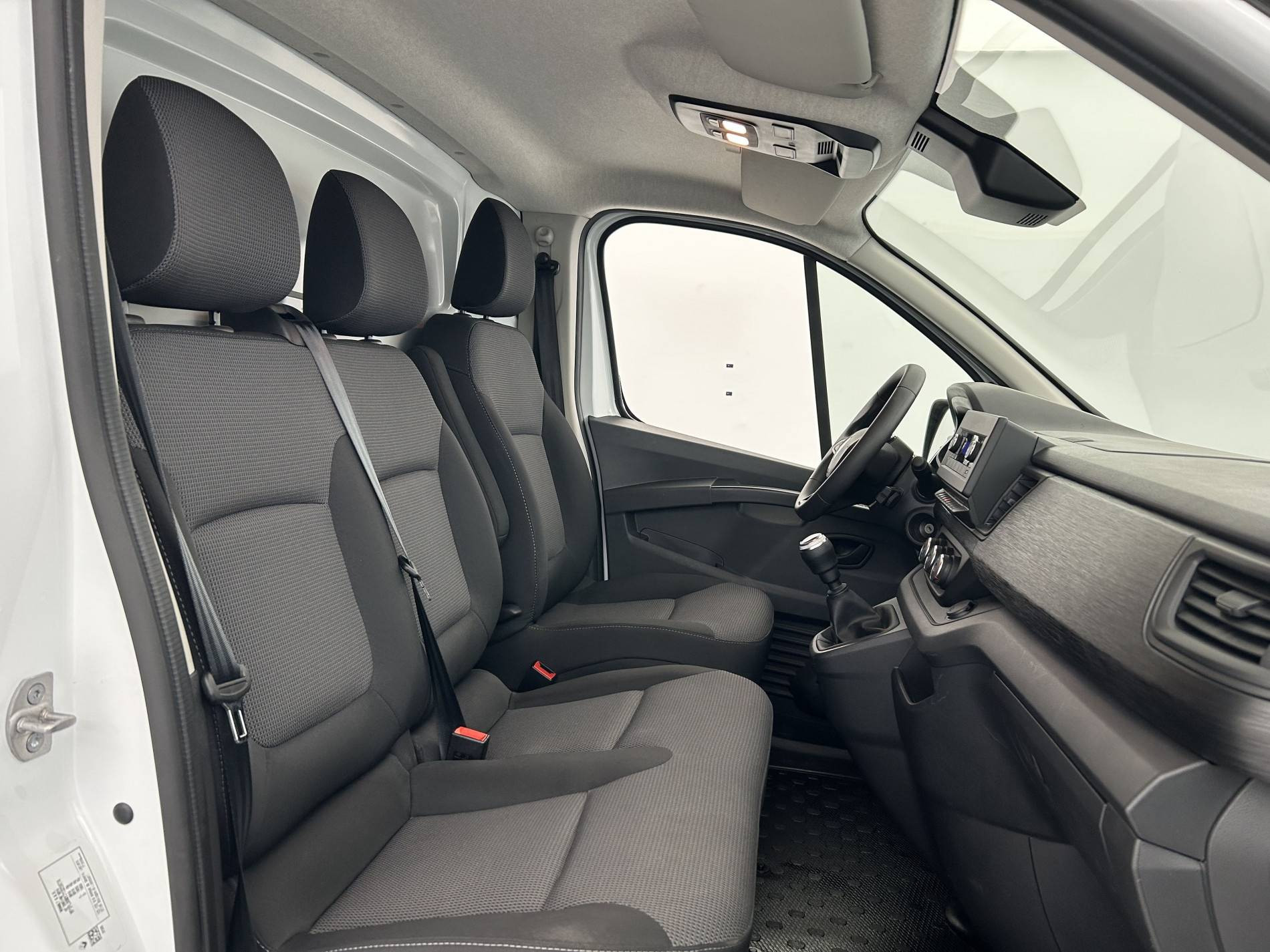 Vente en ligne Renault Trafic 3 Fourgon TRAFIC FG BLUE DCI 130 L1H1 3T GSR2 au prix de 23 690 €