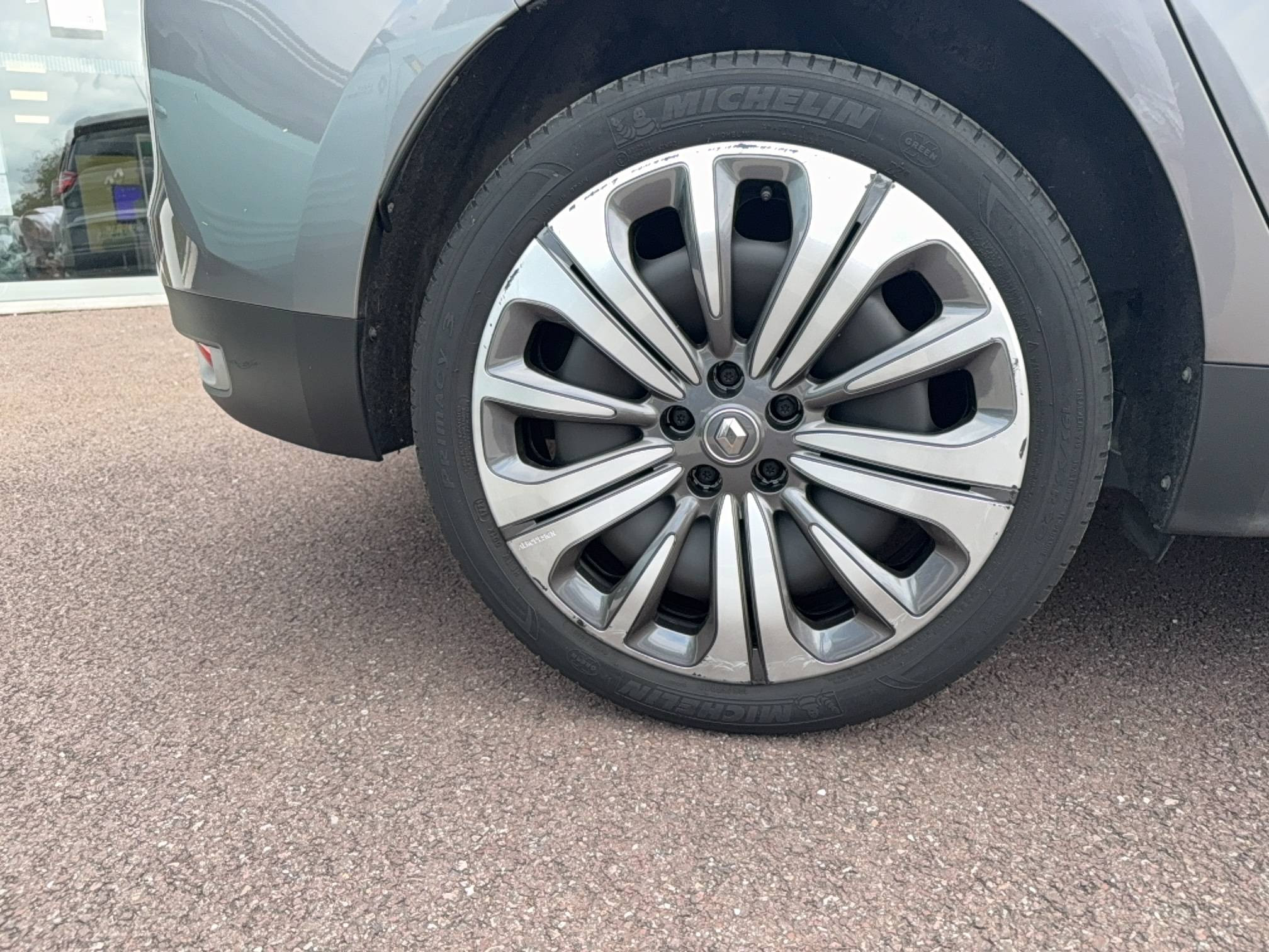 Vente en ligne Renault Grand Scenic 4 Grand Scenic TCe 140 EDC au prix de 22 830 €