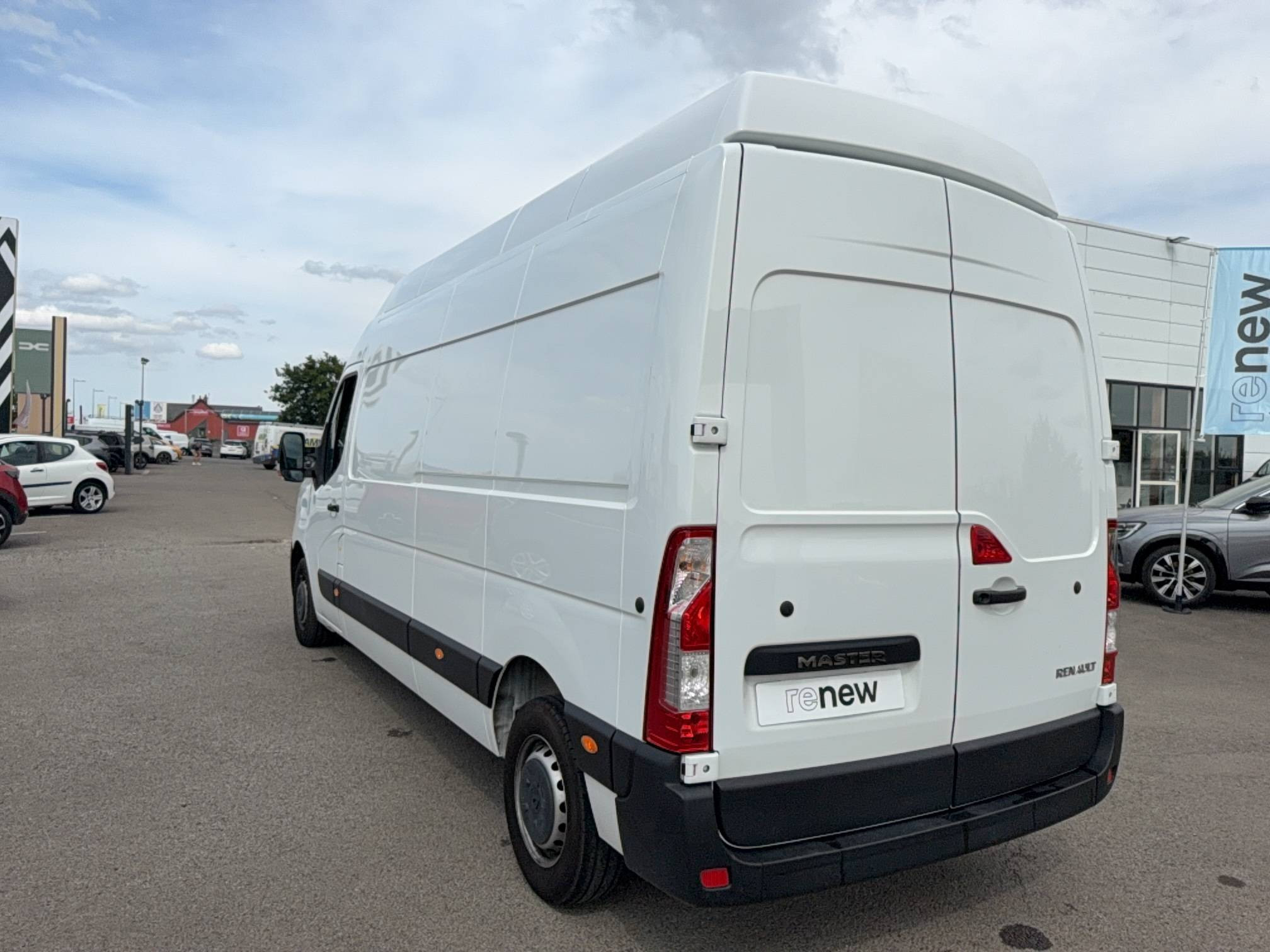 Vente en ligne Renault Master Fourgon MASTER FGN TRAC F3500 L3H3 BLUE DCI 135 au prix de 23 990 €